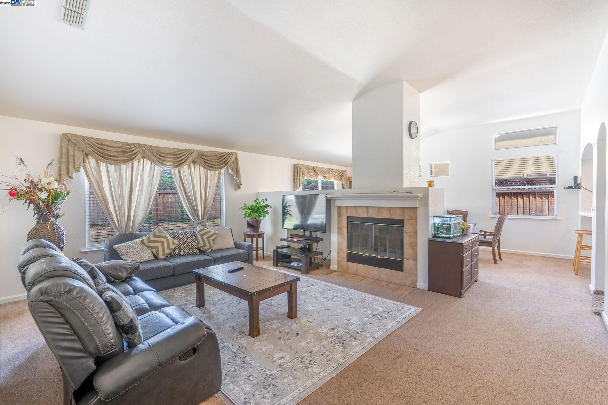 Detail Gallery Image 12 of 39 For 1721 Southbrook St, Tracy,  CA 95377 - 4 Beds | 2 Baths