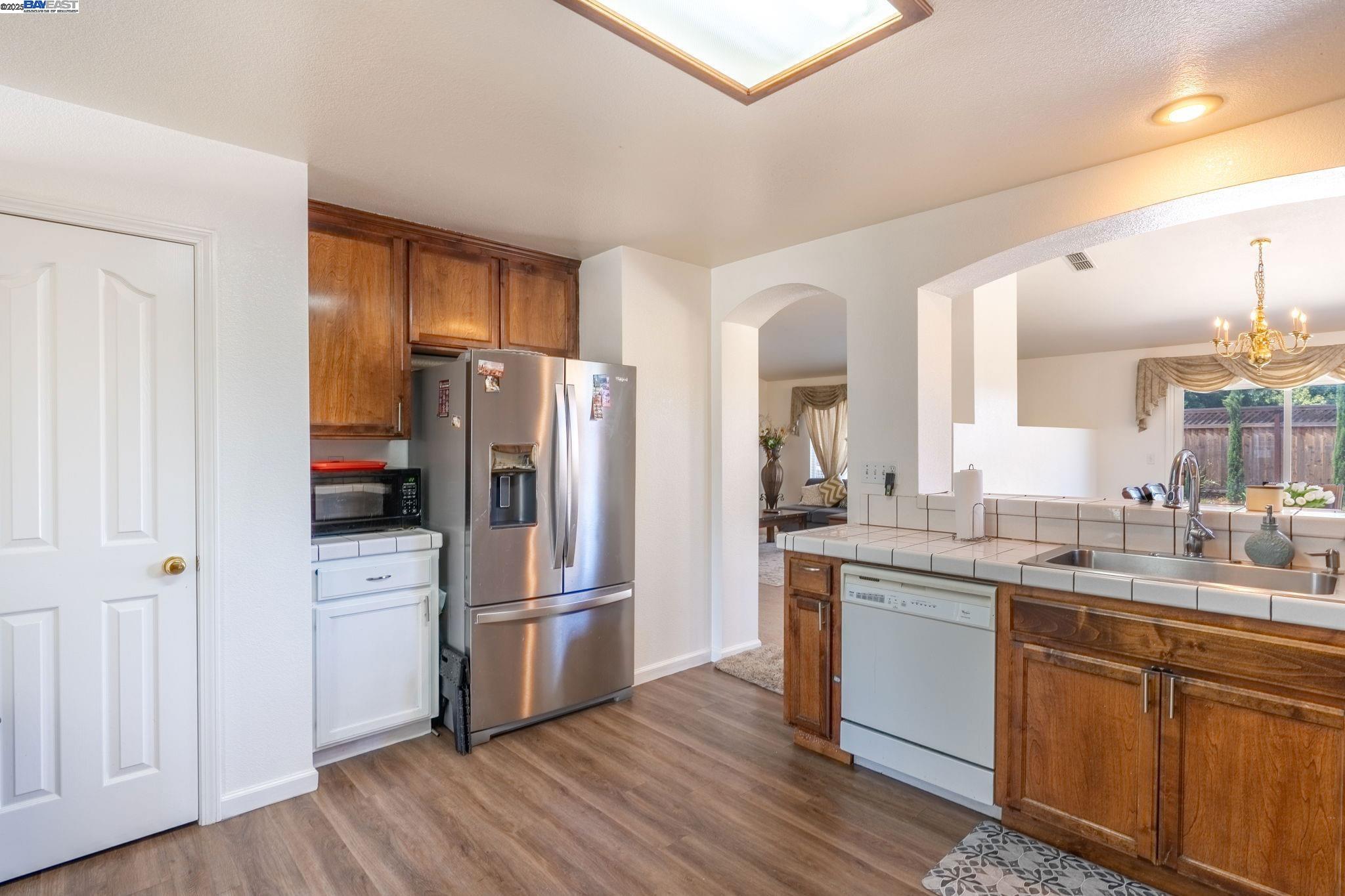 Detail Gallery Image 14 of 39 For 1721 Southbrook St, Tracy,  CA 95377 - 4 Beds | 2 Baths