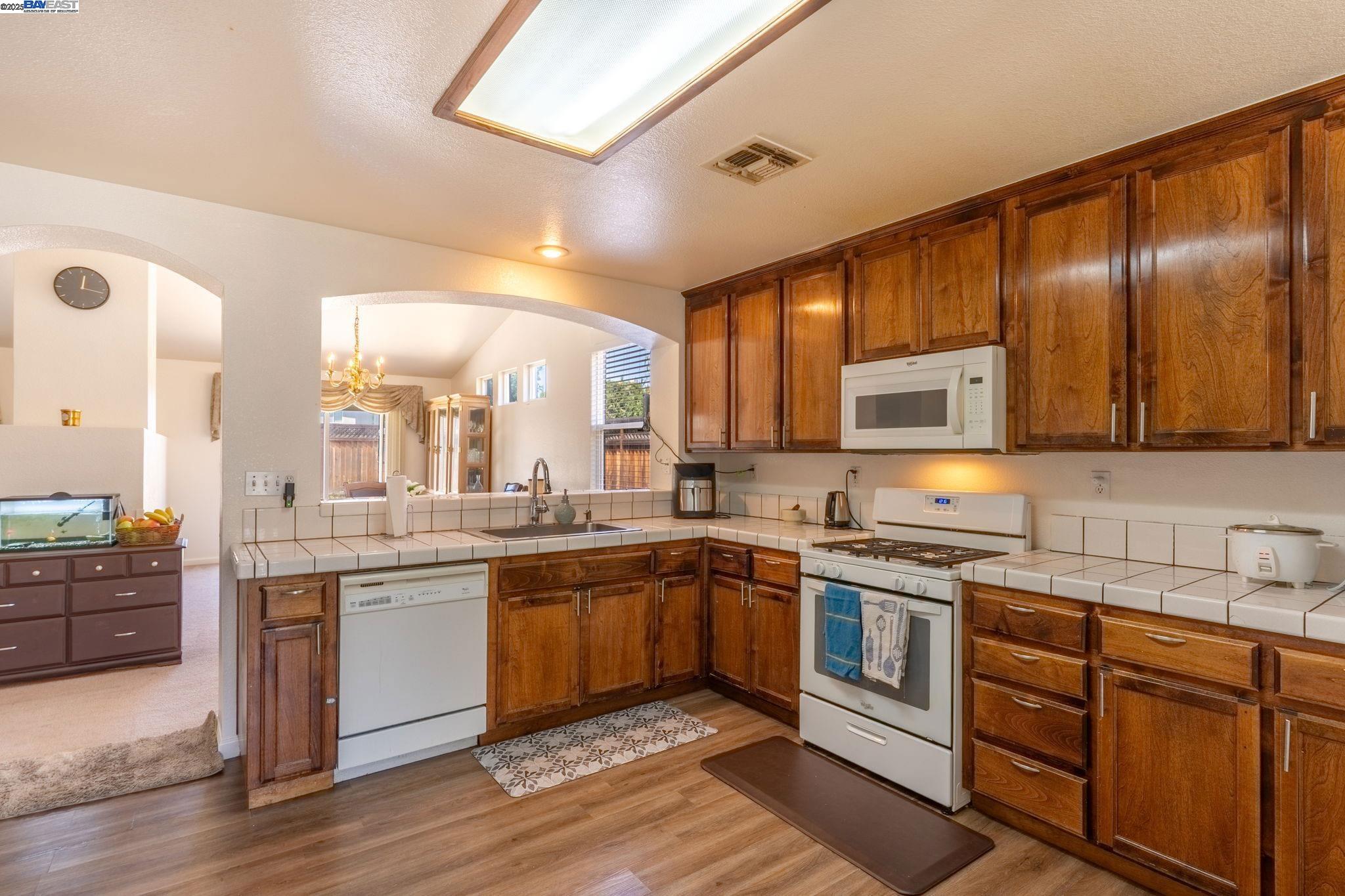 Detail Gallery Image 15 of 39 For 1721 Southbrook St, Tracy,  CA 95377 - 4 Beds | 2 Baths