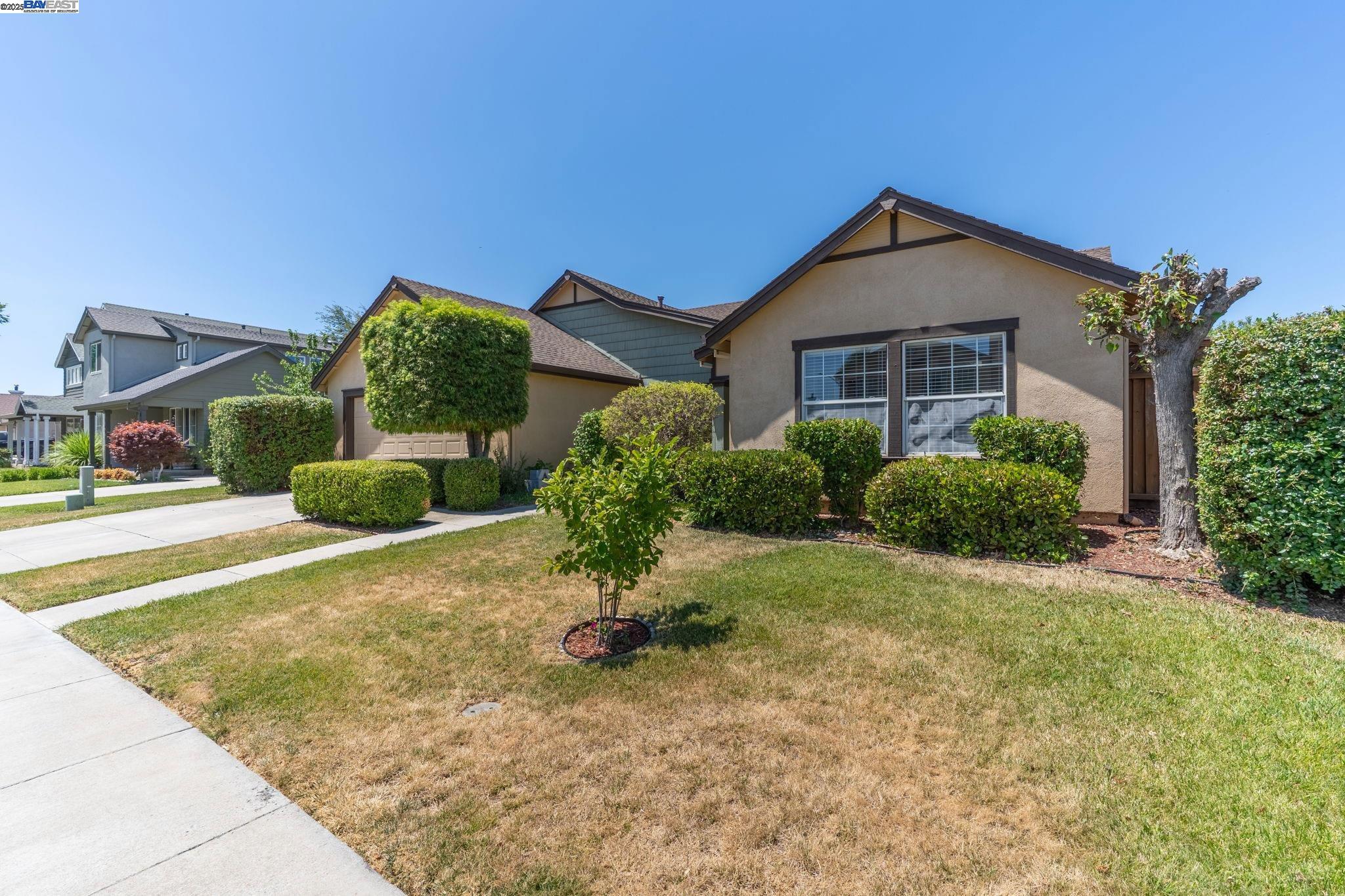 Detail Gallery Image 5 of 39 For 1721 Southbrook St, Tracy,  CA 95377 - 4 Beds | 2 Baths