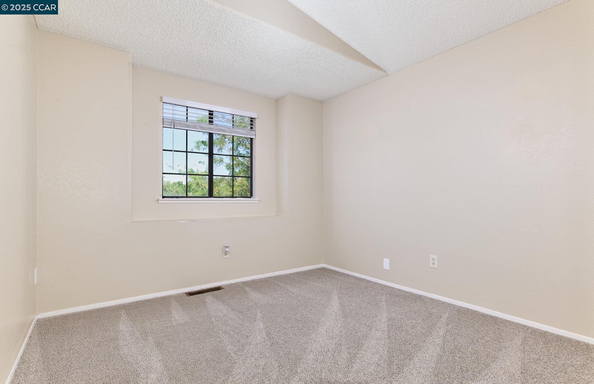 Detail Gallery Image 19 of 26 For 2728 Almondridge Dr, Antioch,  CA 94509 - 4 Beds | 3 Baths