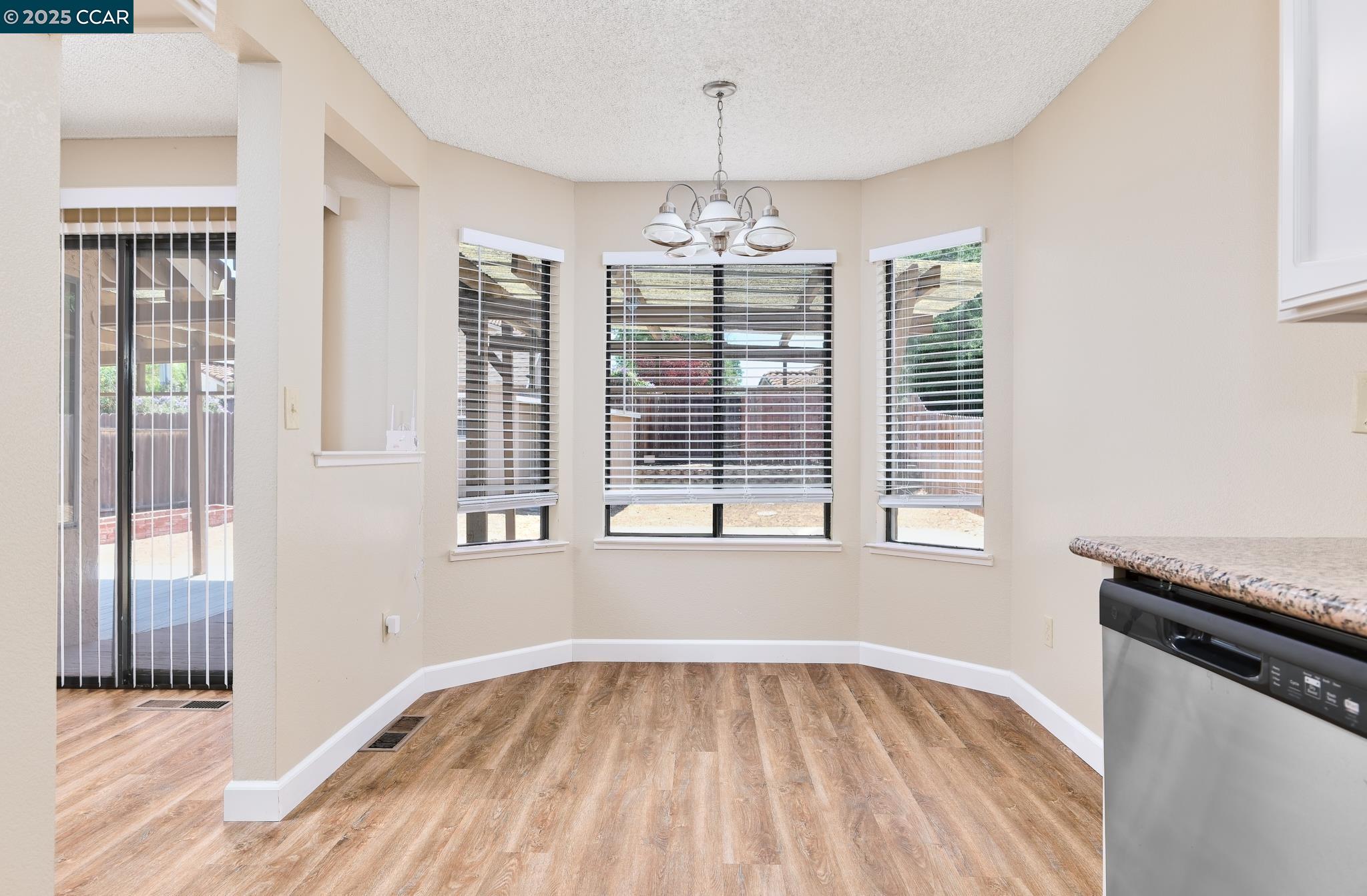 Detail Gallery Image 10 of 26 For 2728 Almondridge Dr, Antioch,  CA 94509 - 4 Beds | 3 Baths
