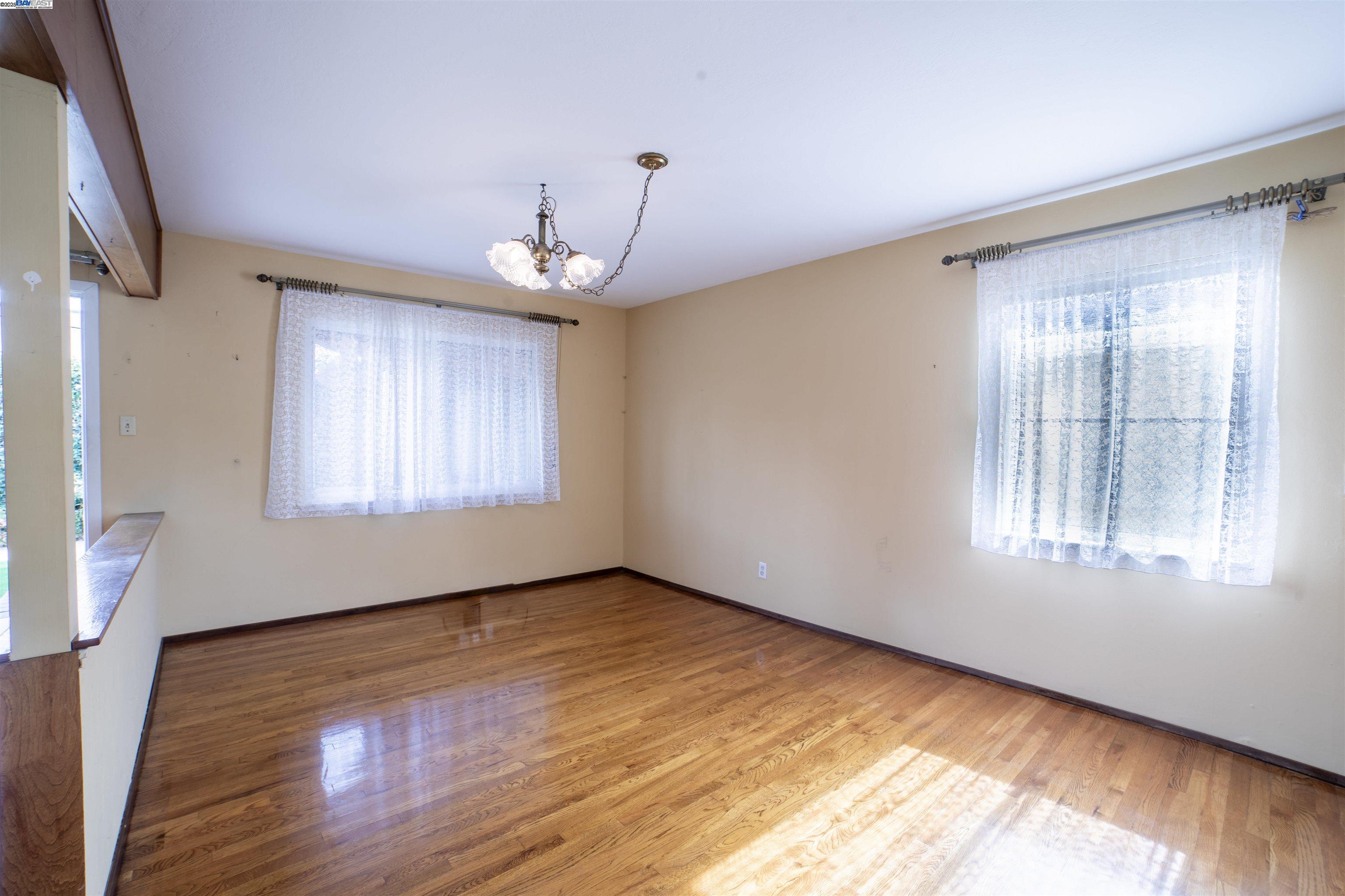 Detail Gallery Image 4 of 26 For 5083 Miramar, San Jose,  CA 95129 - 3 Beds | 2 Baths