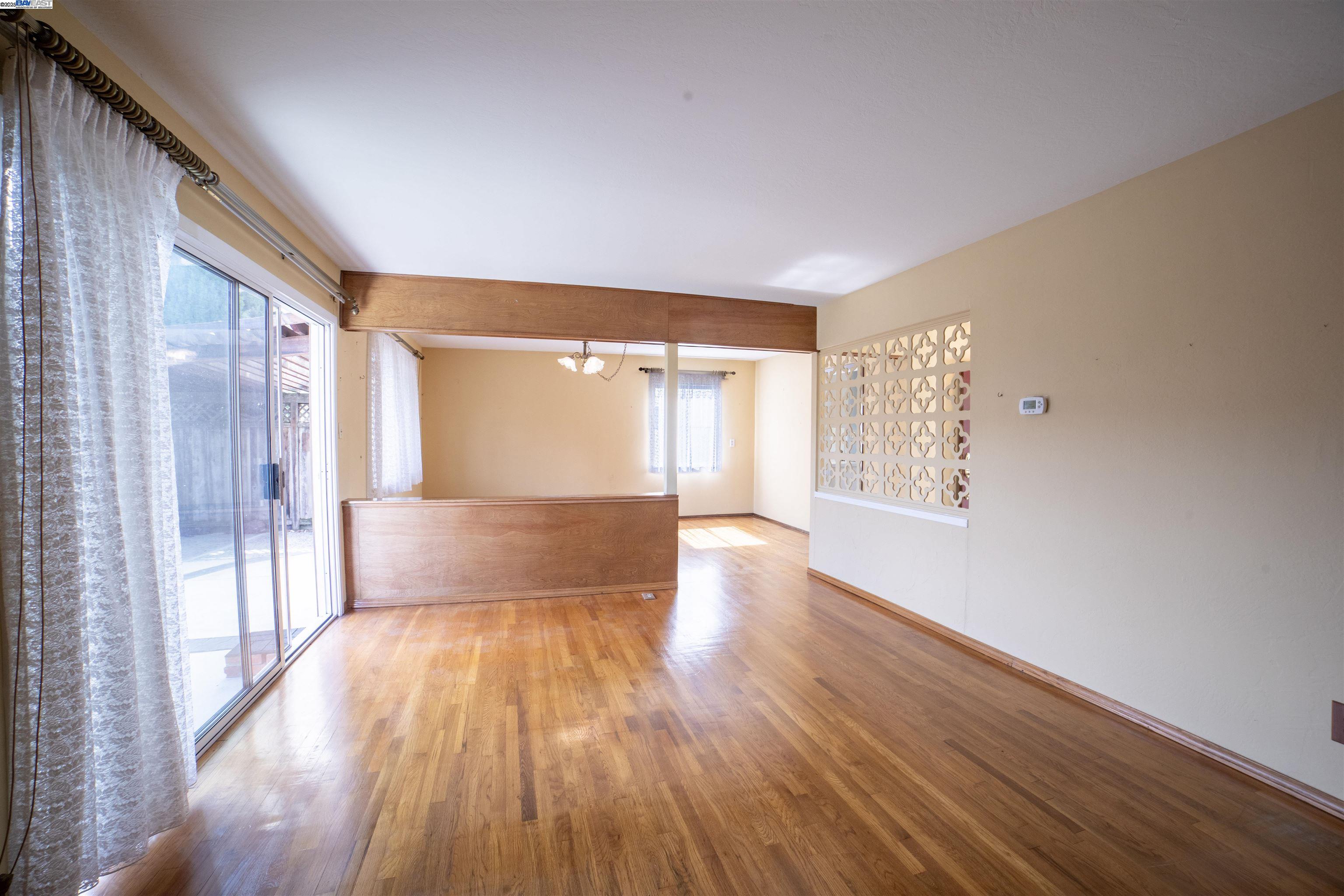 Detail Gallery Image 6 of 26 For 5083 Miramar, San Jose,  CA 95129 - 3 Beds | 2 Baths