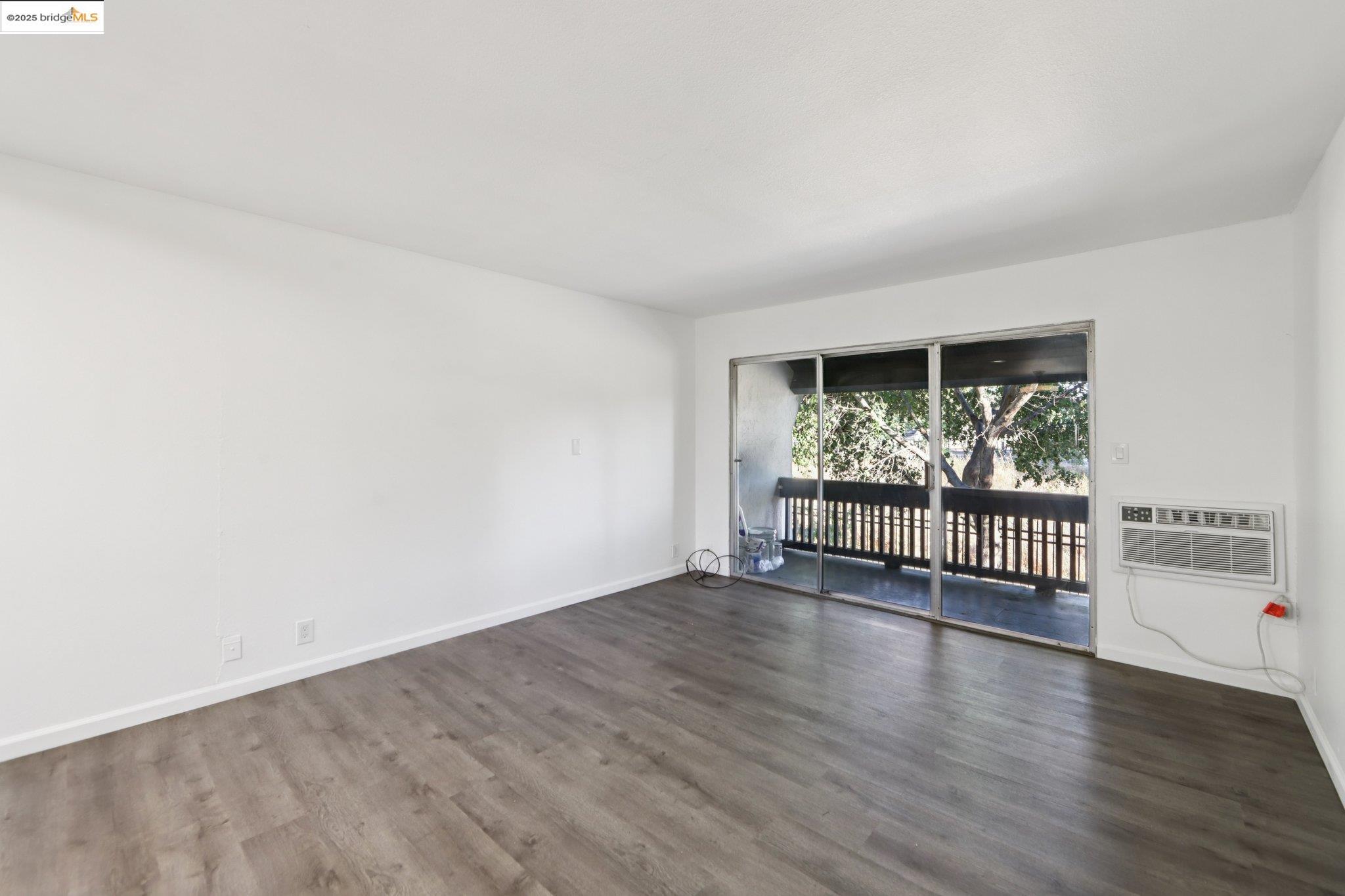 Photo #8: 41103778 Listing: Photo #8