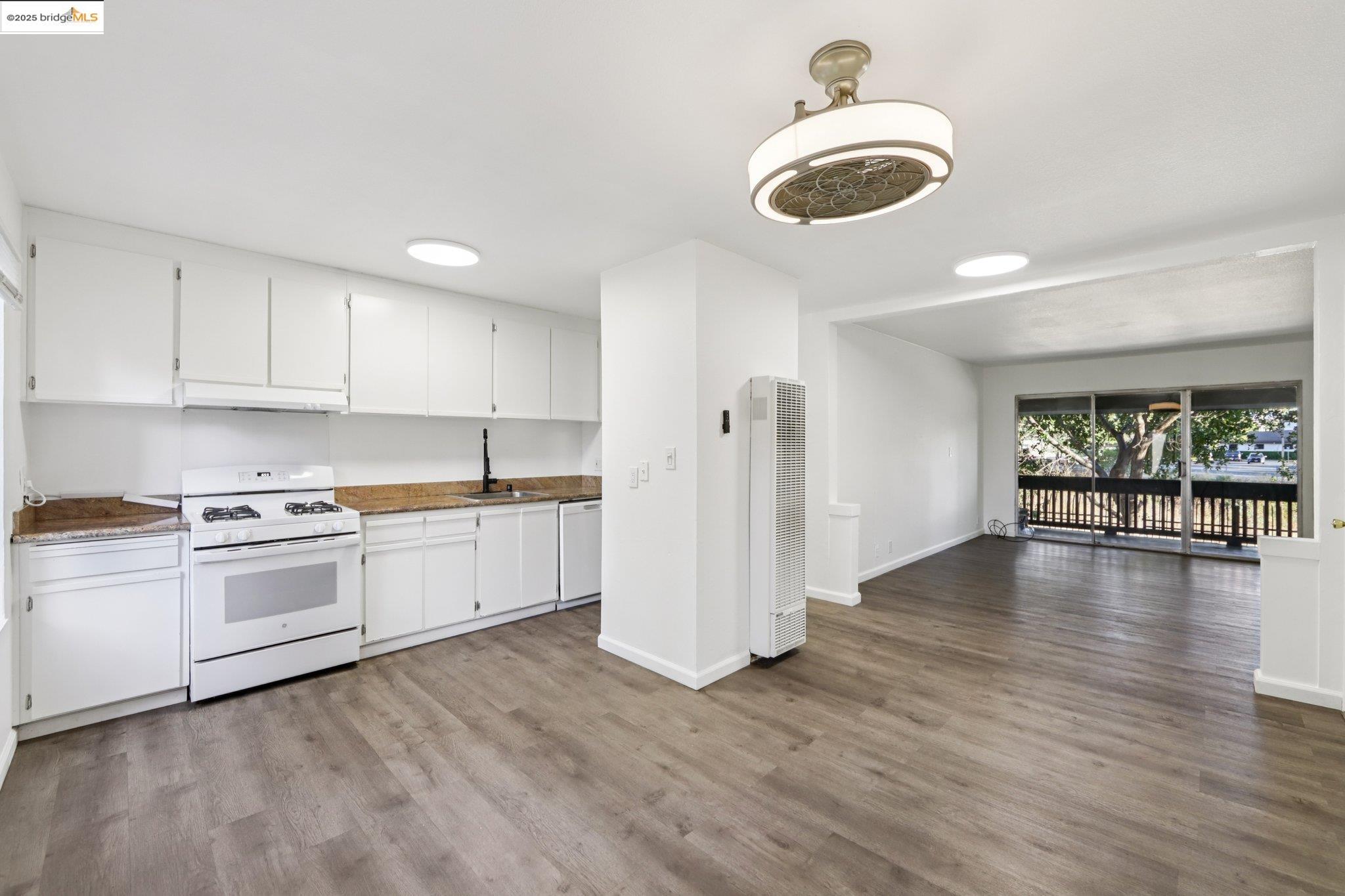 Photo #9: 41103778 Listing: Photo #9