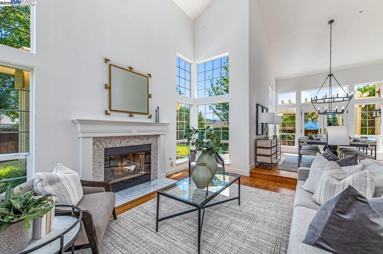 Detail Gallery Image 12 of 60 For 3650 Locke Ct, Pleasanton,  CA 94566 - 5 Beds | 3/1 Baths