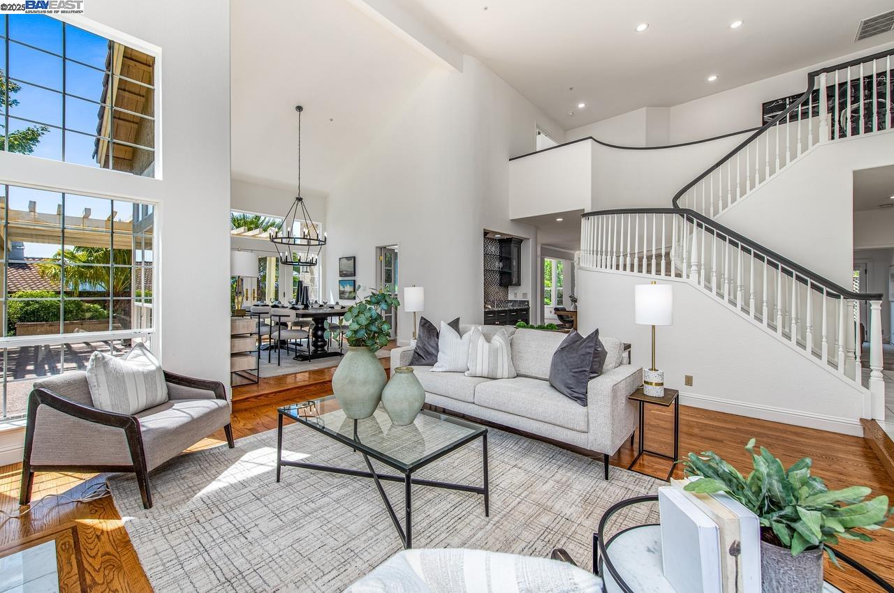 Detail Gallery Image 13 of 60 For 3650 Locke Ct, Pleasanton,  CA 94566 - 5 Beds | 3/1 Baths