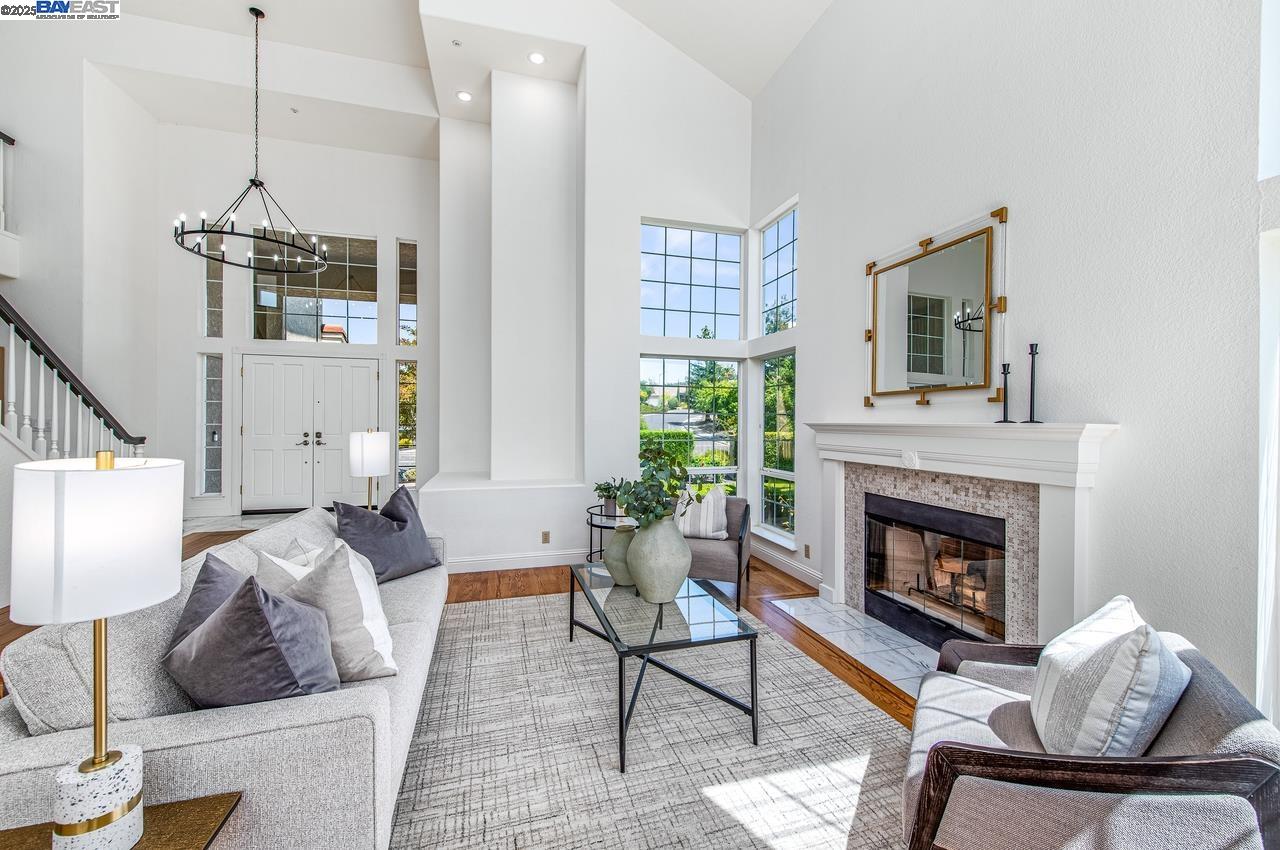 Detail Gallery Image 14 of 60 For 3650 Locke Ct, Pleasanton,  CA 94566 - 5 Beds | 3/1 Baths
