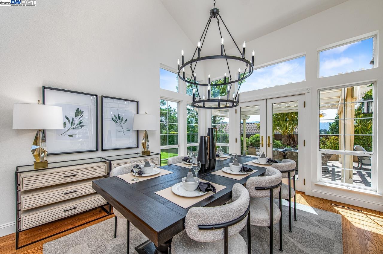 Detail Gallery Image 15 of 60 For 3650 Locke Ct, Pleasanton,  CA 94566 - 5 Beds | 3/1 Baths