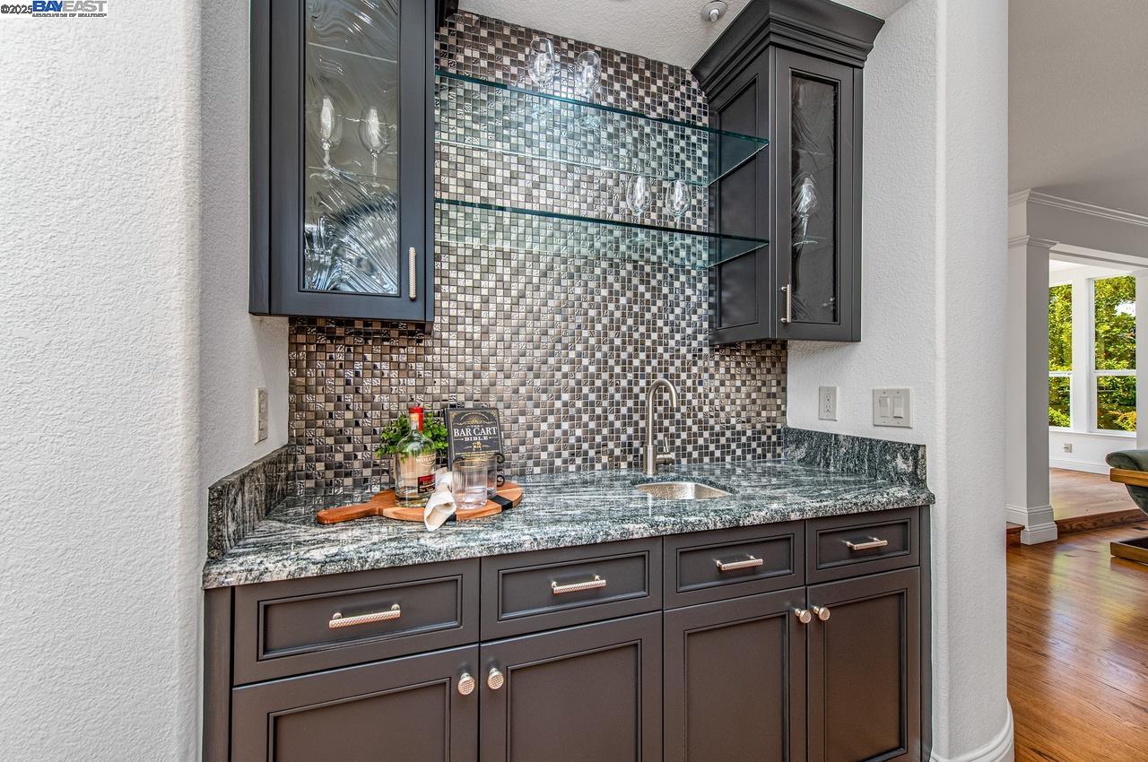 Detail Gallery Image 16 of 60 For 3650 Locke Ct, Pleasanton,  CA 94566 - 5 Beds | 3/1 Baths