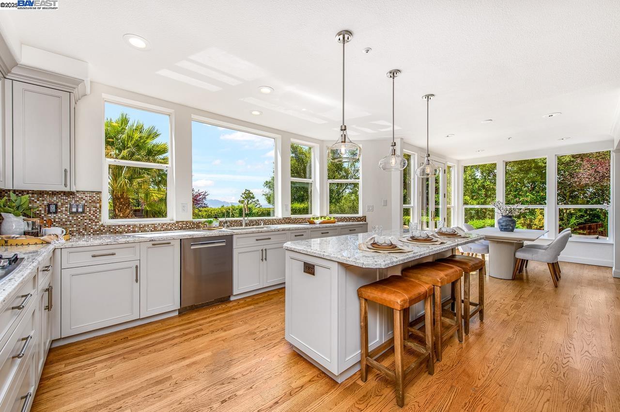 Detail Gallery Image 17 of 60 For 3650 Locke Ct, Pleasanton,  CA 94566 - 5 Beds | 3/1 Baths