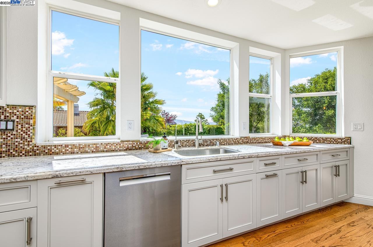 Detail Gallery Image 20 of 60 For 3650 Locke Ct, Pleasanton,  CA 94566 - 5 Beds | 3/1 Baths
