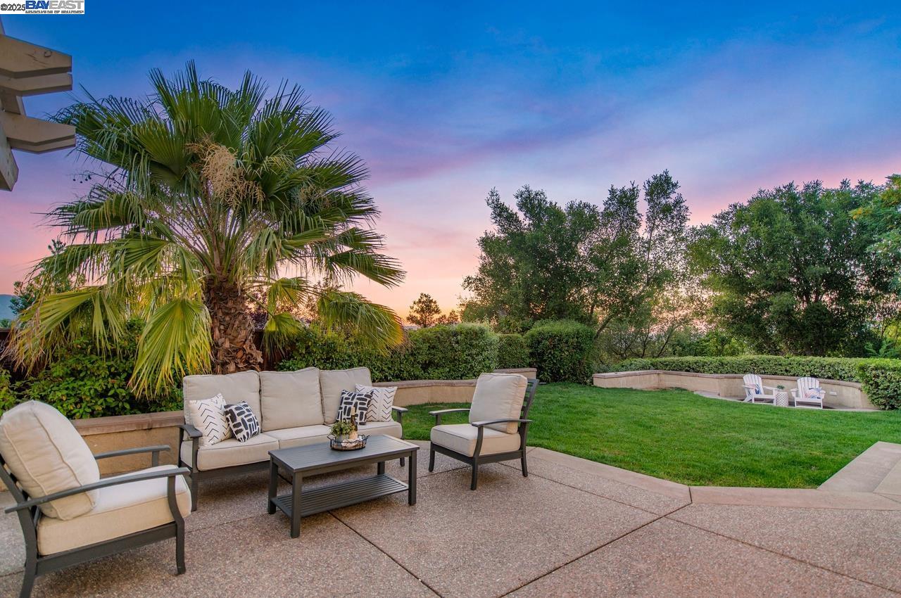 Detail Gallery Image 3 of 60 For 3650 Locke Ct, Pleasanton,  CA 94566 - 5 Beds | 3/1 Baths