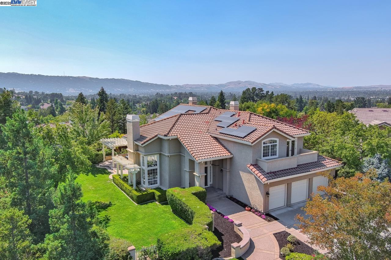Detail Gallery Image 4 of 60 For 3650 Locke Ct, Pleasanton,  CA 94566 - 5 Beds | 3/1 Baths