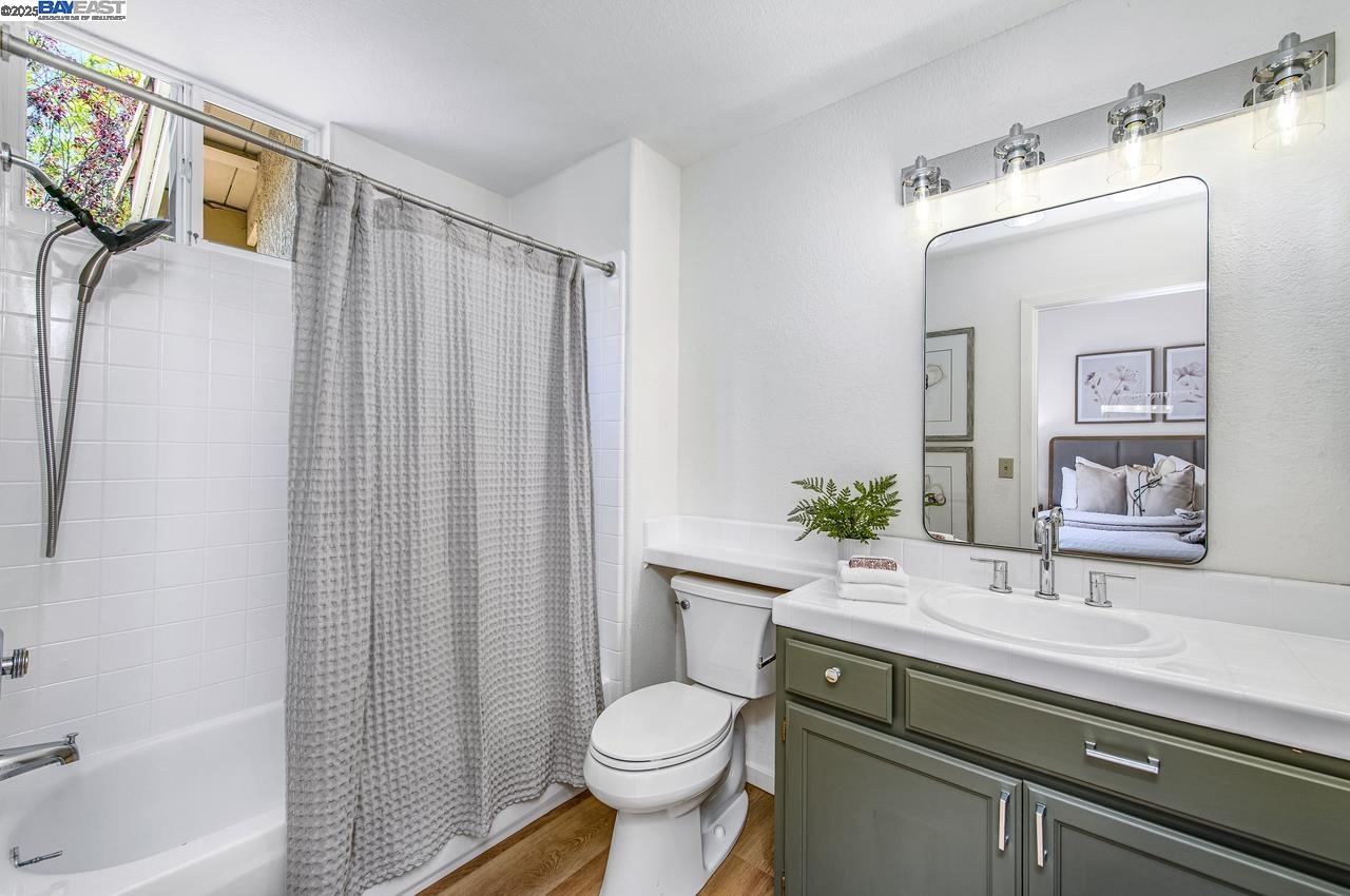 Detail Gallery Image 31 of 60 For 3650 Locke Ct, Pleasanton,  CA 94566 - 5 Beds | 3/1 Baths