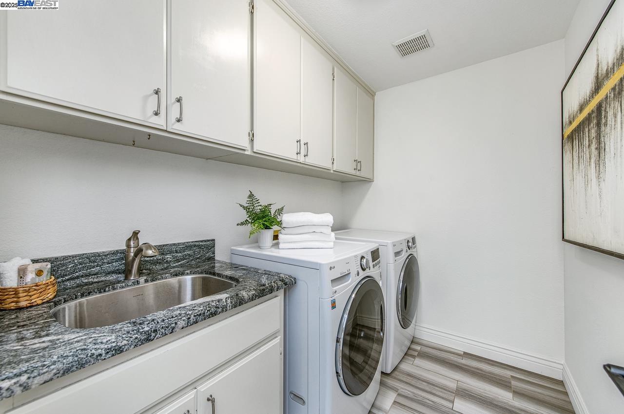 Detail Gallery Image 32 of 60 For 3650 Locke Ct, Pleasanton,  CA 94566 - 5 Beds | 3/1 Baths