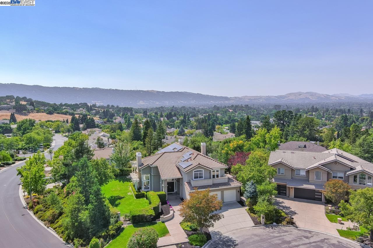 Detail Gallery Image 5 of 60 For 3650 Locke Ct, Pleasanton,  CA 94566 - 5 Beds | 3/1 Baths