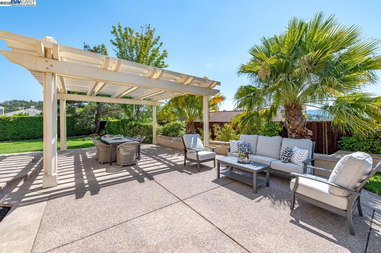 Detail Gallery Image 49 of 60 For 3650 Locke Ct, Pleasanton,  CA 94566 - 5 Beds | 3/1 Baths
