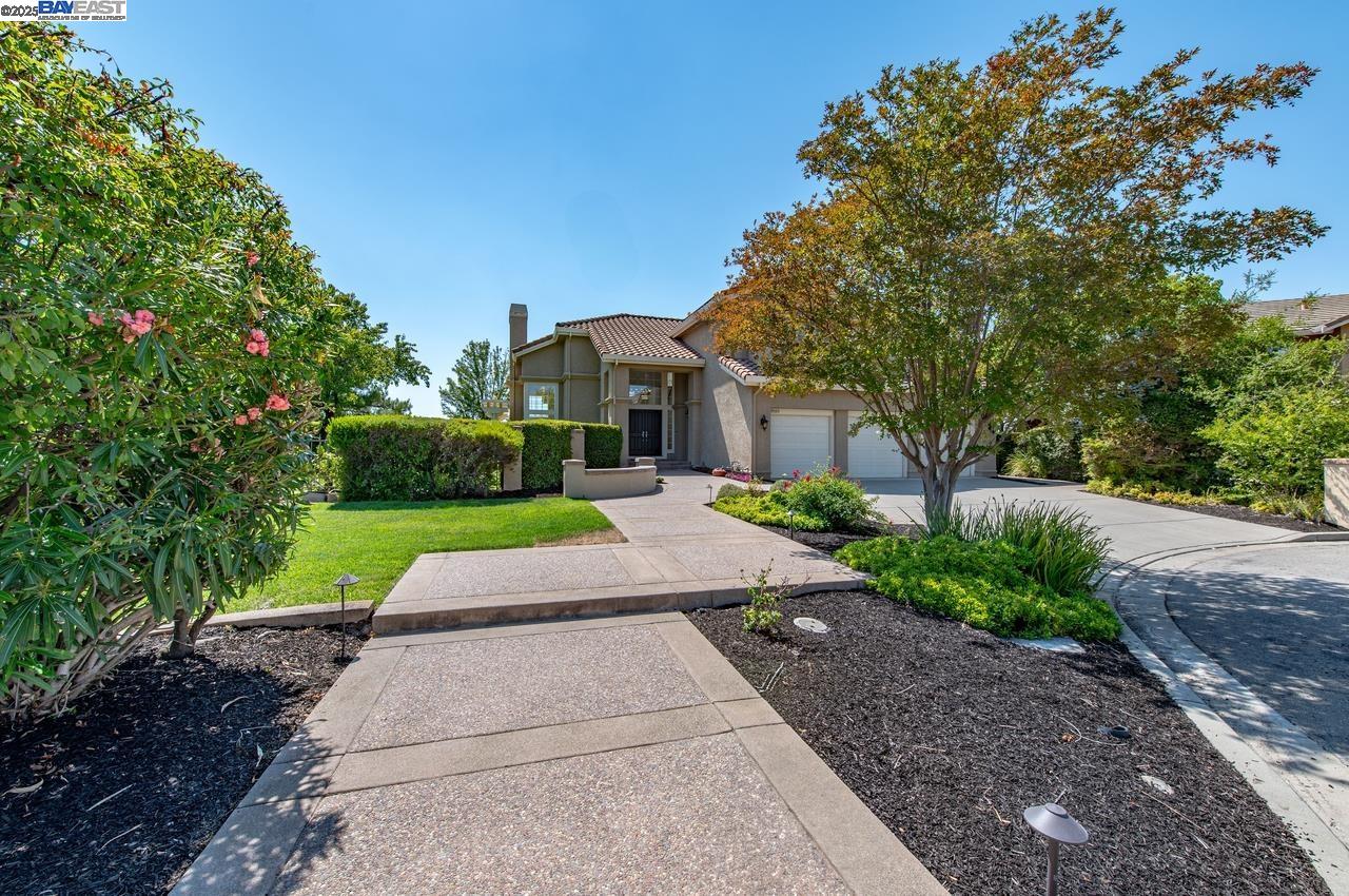 Detail Gallery Image 8 of 60 For 3650 Locke Ct, Pleasanton,  CA 94566 - 5 Beds | 3/1 Baths