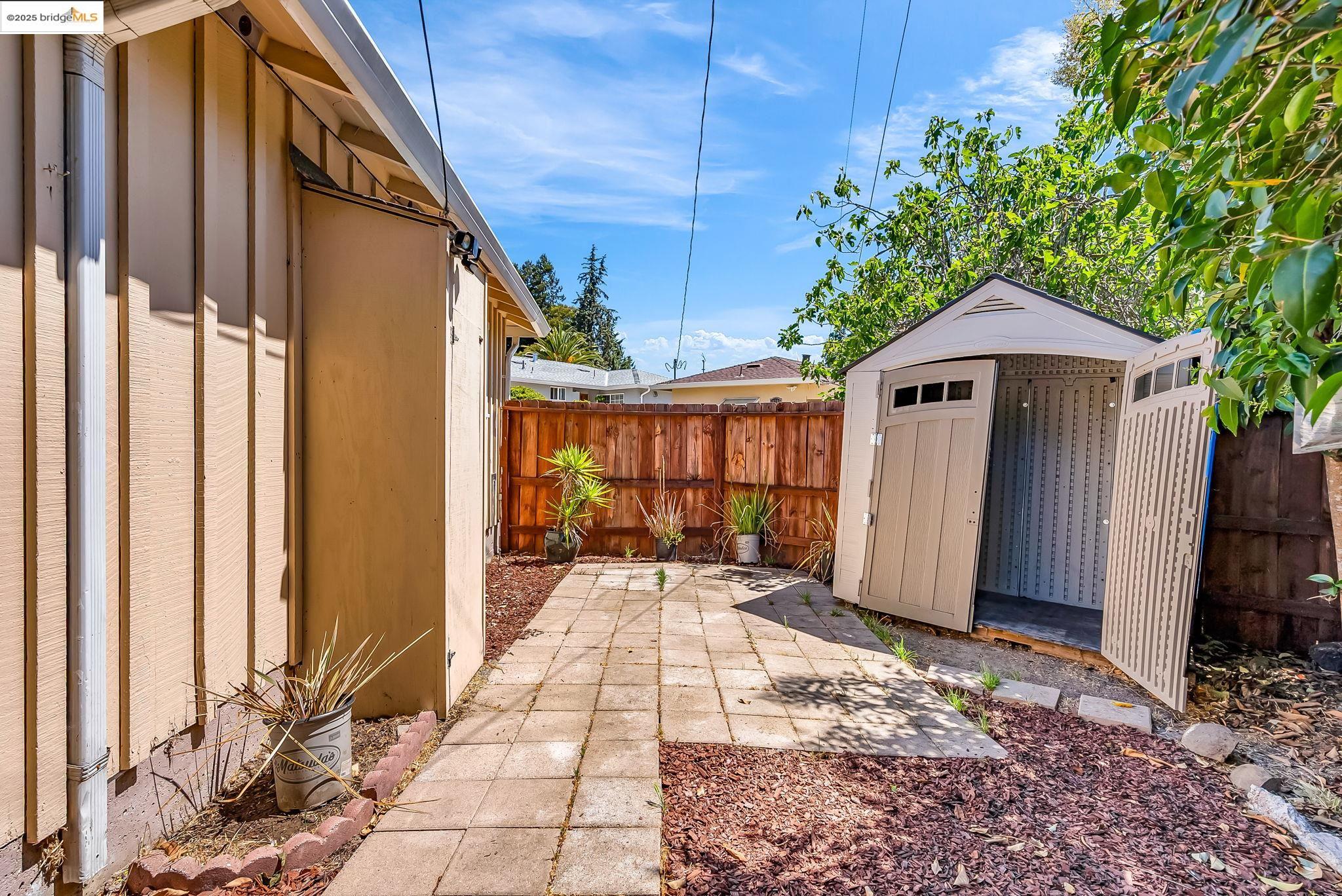Detail Gallery Image 11 of 59 For 19792 Stanton Ave, Castro Valley,  CA 94546 - 3 Beds | 1/1 Baths