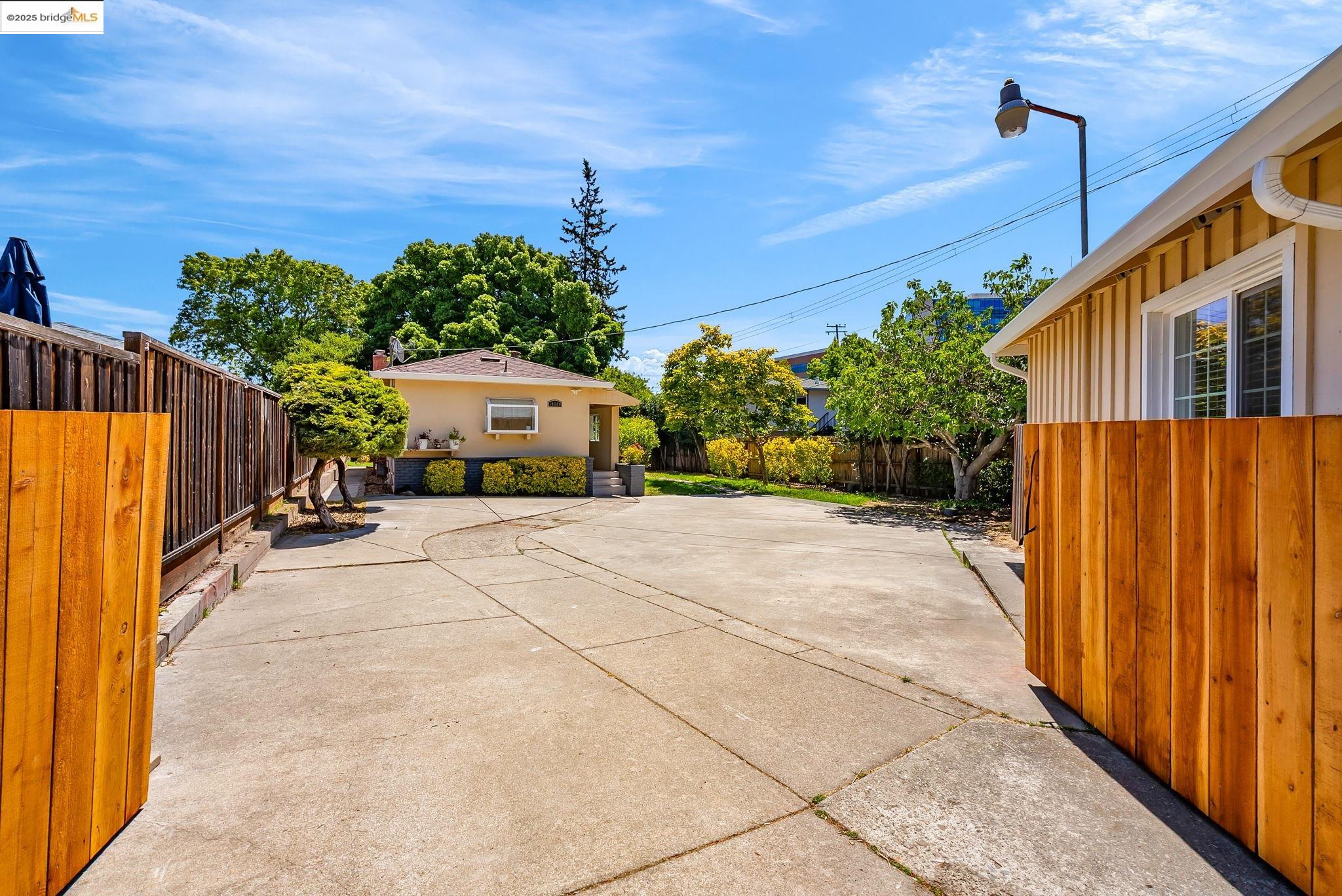 Detail Gallery Image 12 of 59 For 19792 Stanton Ave, Castro Valley,  CA 94546 - 3 Beds | 1/1 Baths