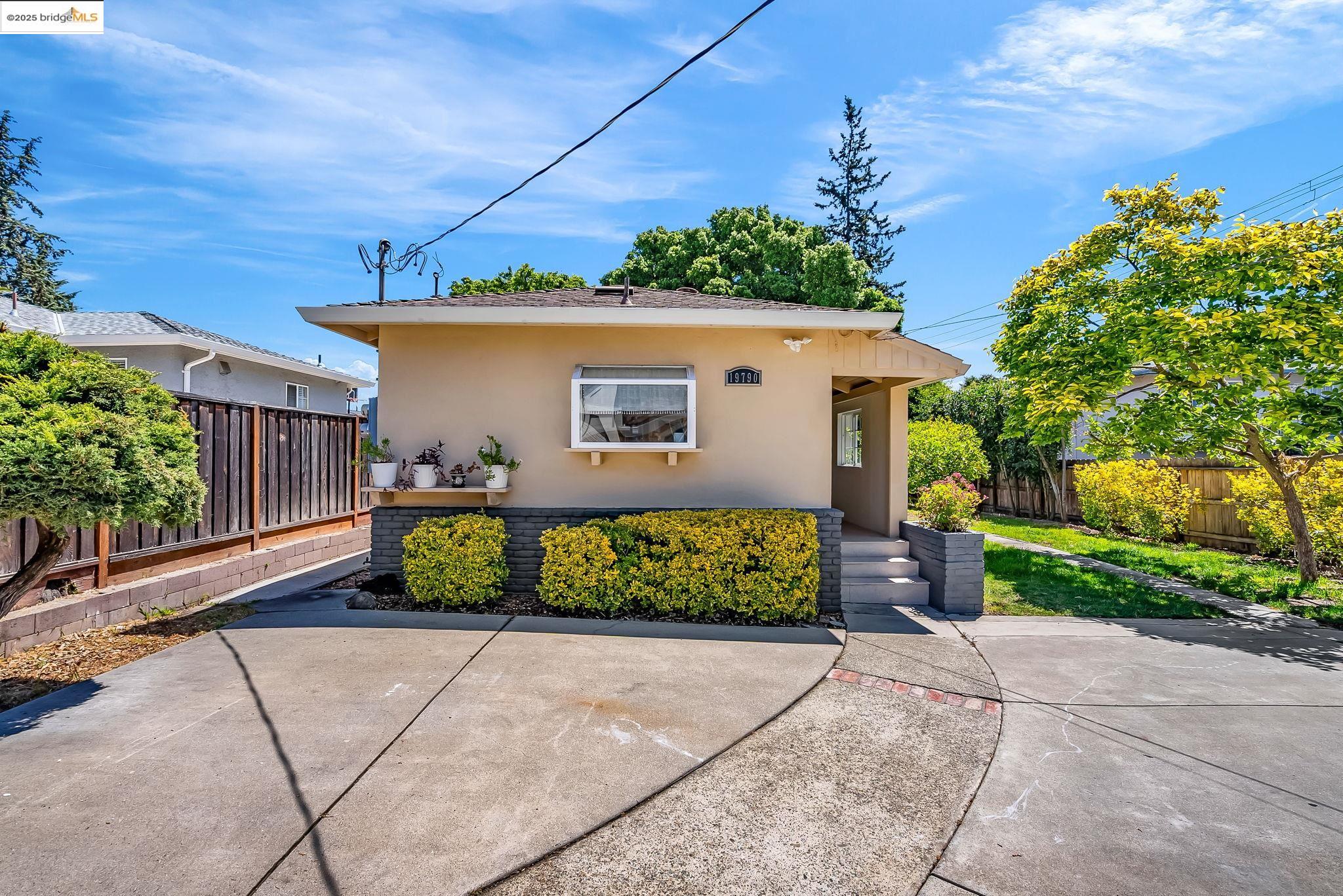 Detail Gallery Image 14 of 59 For 19792 Stanton Ave, Castro Valley,  CA 94546 - 3 Beds | 1/1 Baths