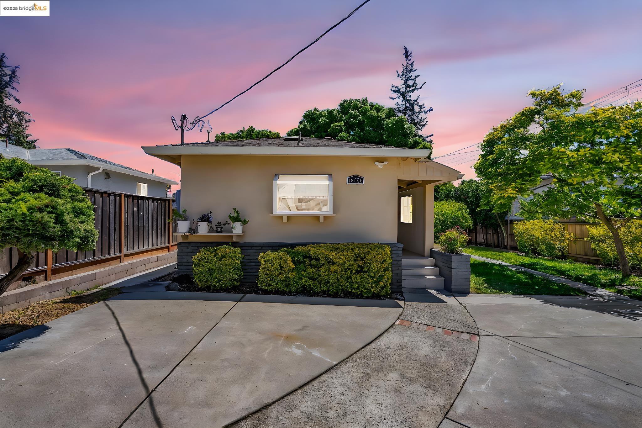 Detail Gallery Image 15 of 59 For 19792 Stanton Ave, Castro Valley,  CA 94546 - 3 Beds | 1/1 Baths