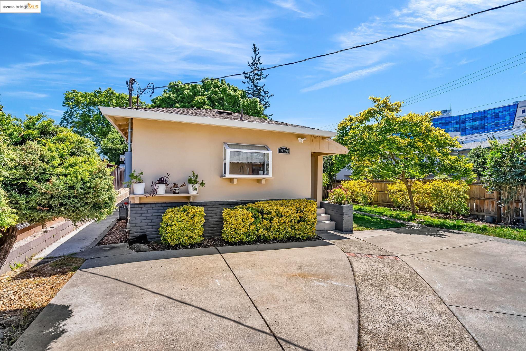 Detail Gallery Image 16 of 59 For 19792 Stanton Ave, Castro Valley,  CA 94546 - 3 Beds | 1/1 Baths