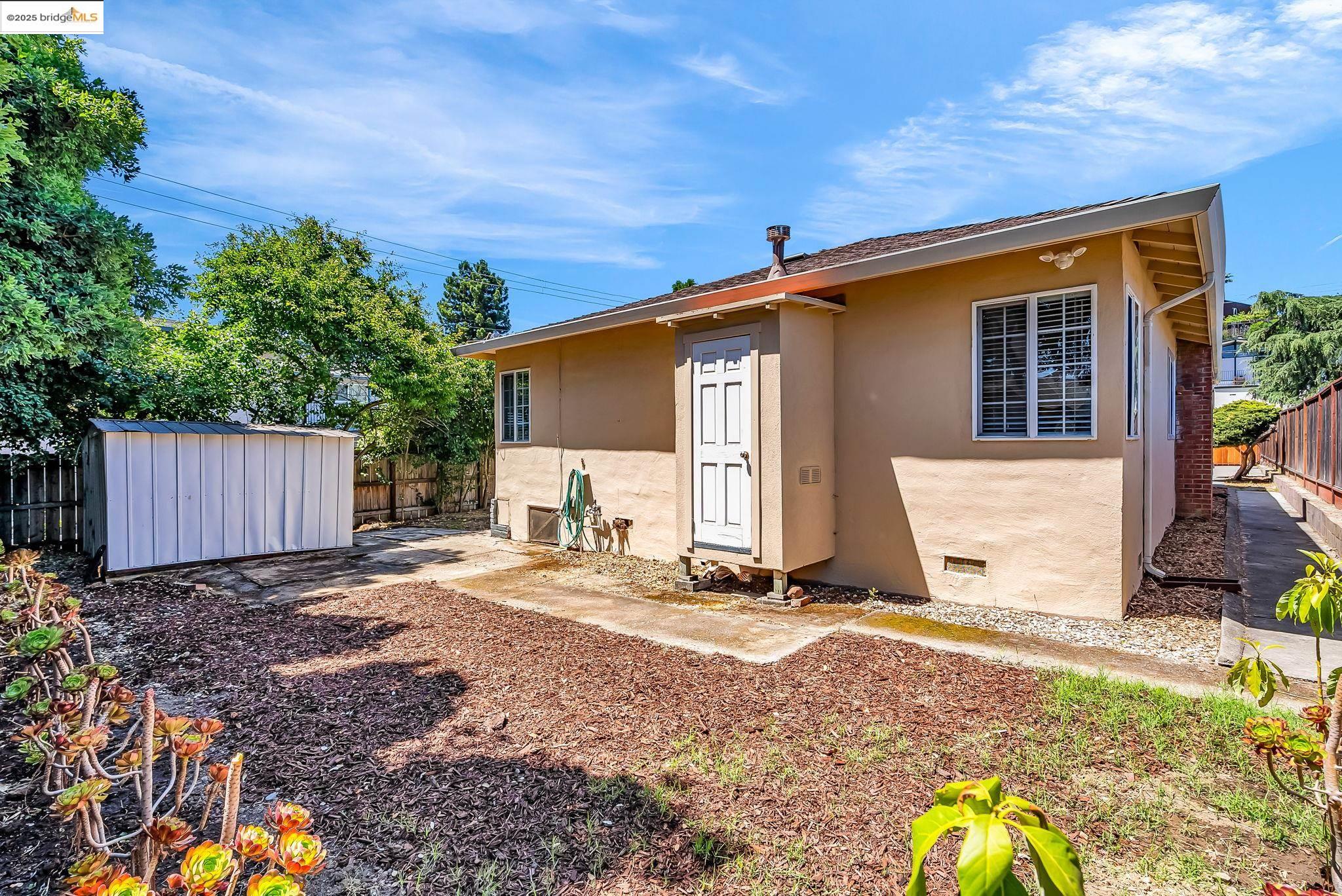 Detail Gallery Image 23 of 59 For 19792 Stanton Ave, Castro Valley,  CA 94546 - 3 Beds | 1/1 Baths