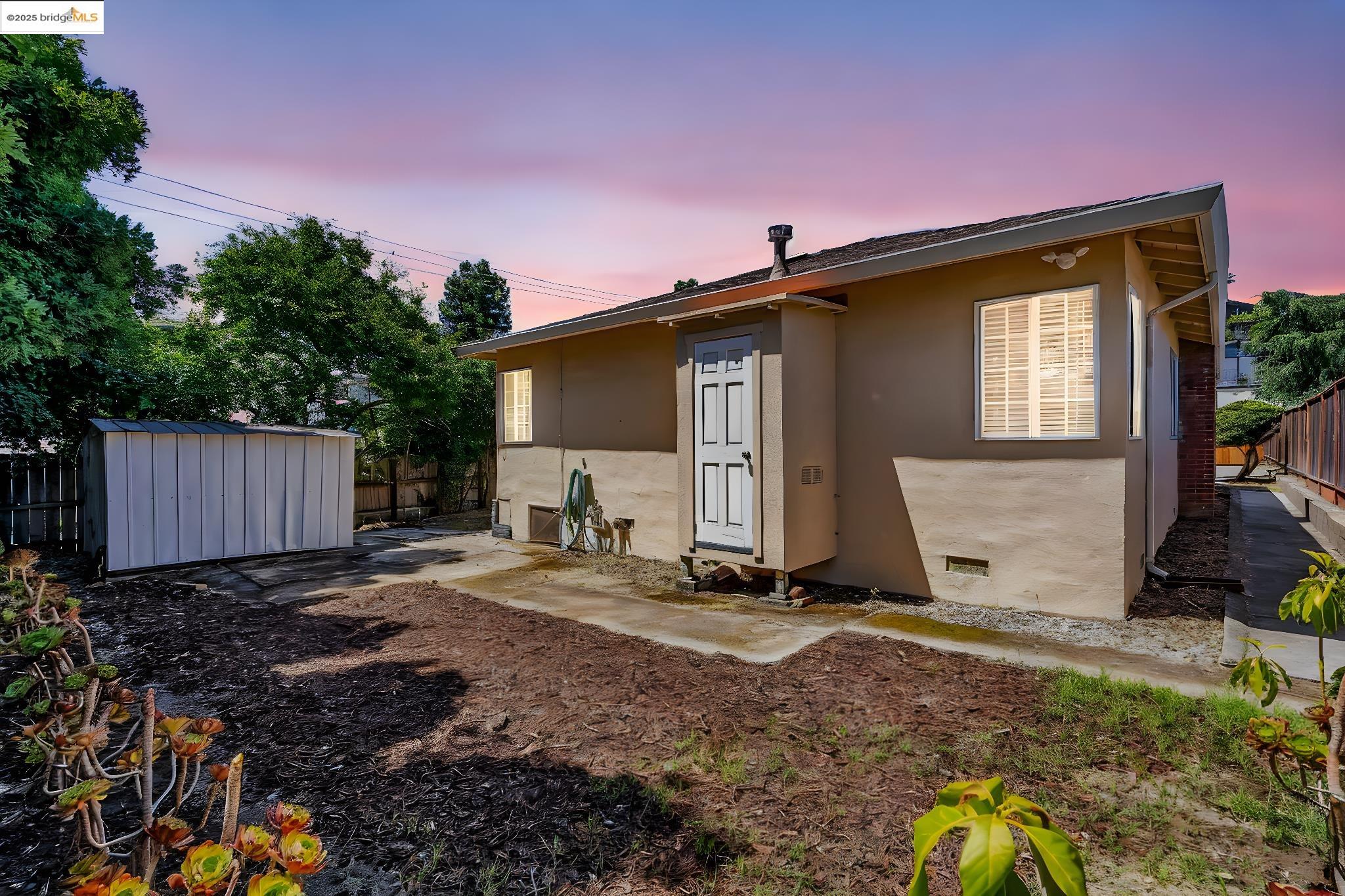 Detail Gallery Image 24 of 59 For 19792 Stanton Ave, Castro Valley,  CA 94546 - 3 Beds | 1/1 Baths