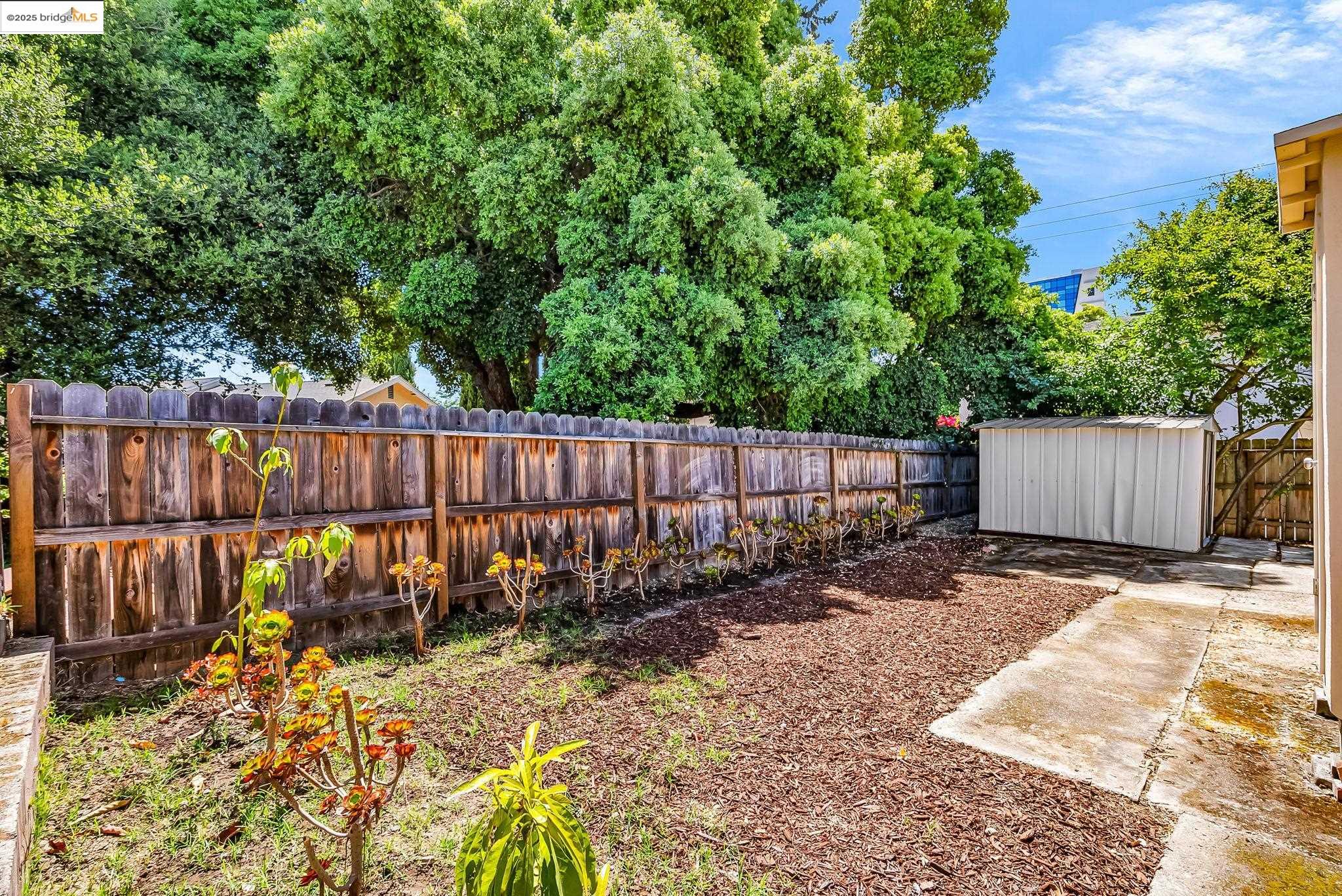 Detail Gallery Image 25 of 59 For 19792 Stanton Ave, Castro Valley,  CA 94546 - 3 Beds | 1/1 Baths