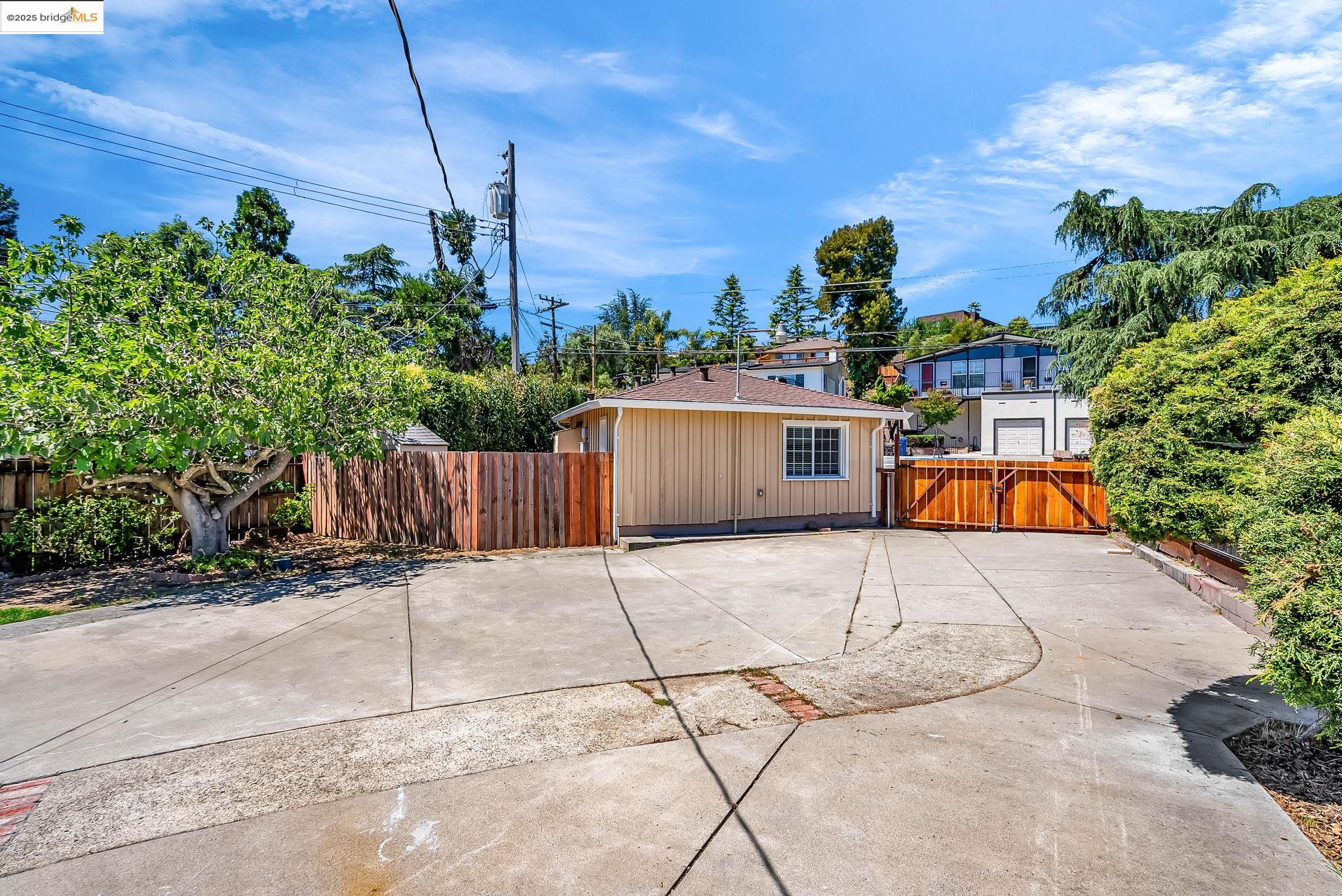 Detail Gallery Image 26 of 59 For 19792 Stanton Ave, Castro Valley,  CA 94546 - 3 Beds | 1/1 Baths