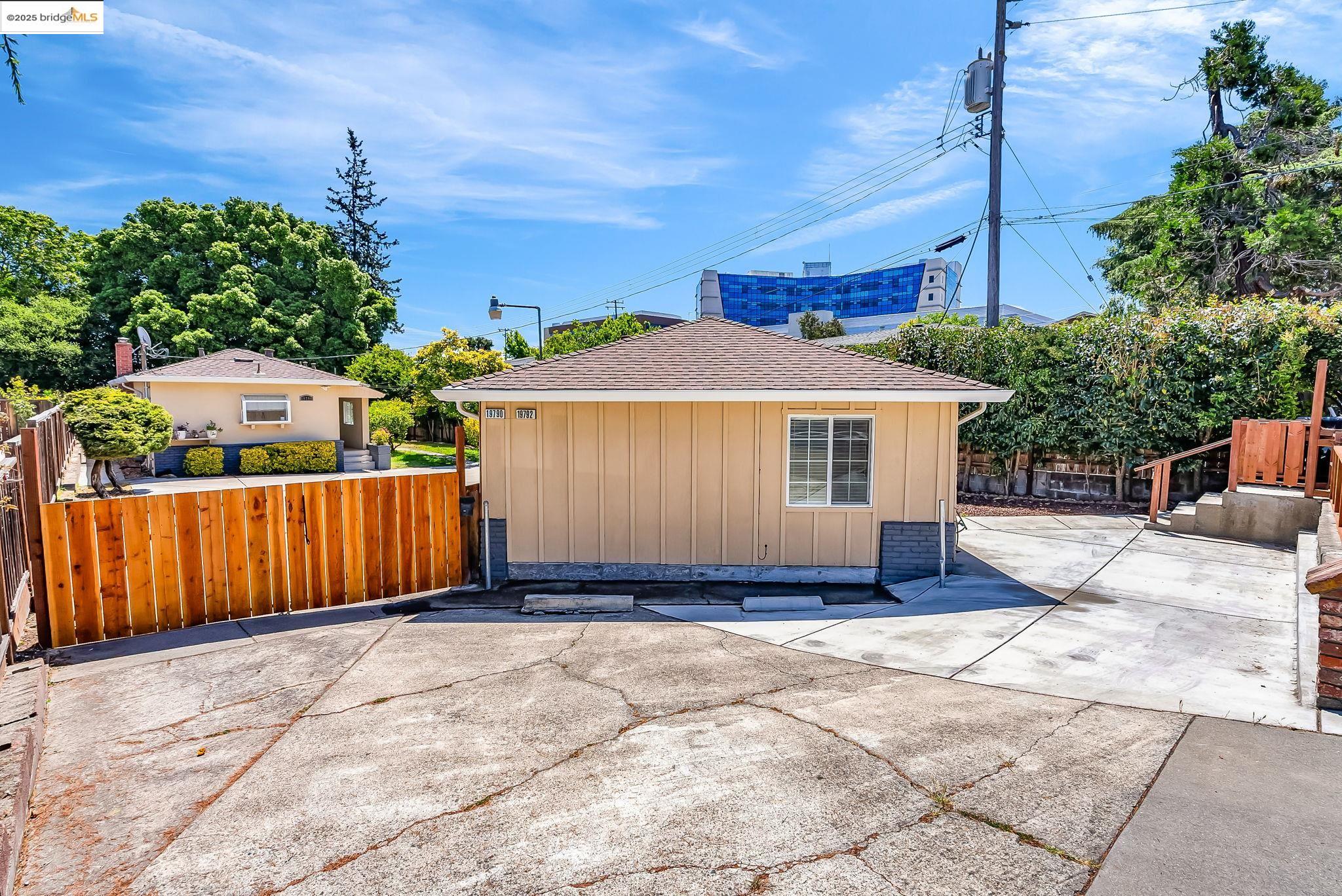 Detail Gallery Image 4 of 59 For 19792 Stanton Ave, Castro Valley,  CA 94546 - 3 Beds | 1/1 Baths