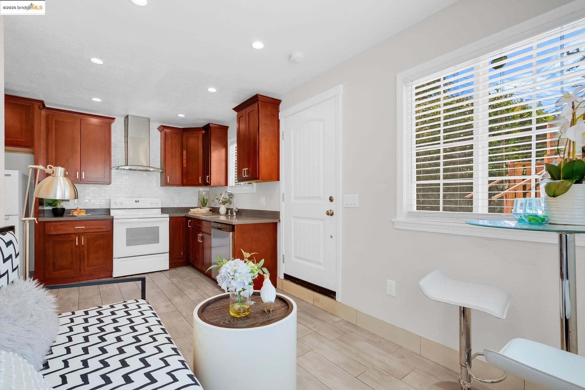 Detail Gallery Image 31 of 59 For 19792 Stanton Ave, Castro Valley,  CA 94546 - 3 Beds | 1/1 Baths