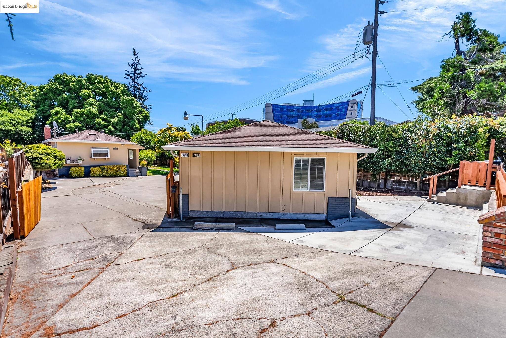 Detail Gallery Image 5 of 59 For 19792 Stanton Ave, Castro Valley,  CA 94546 - 3 Beds | 1/1 Baths