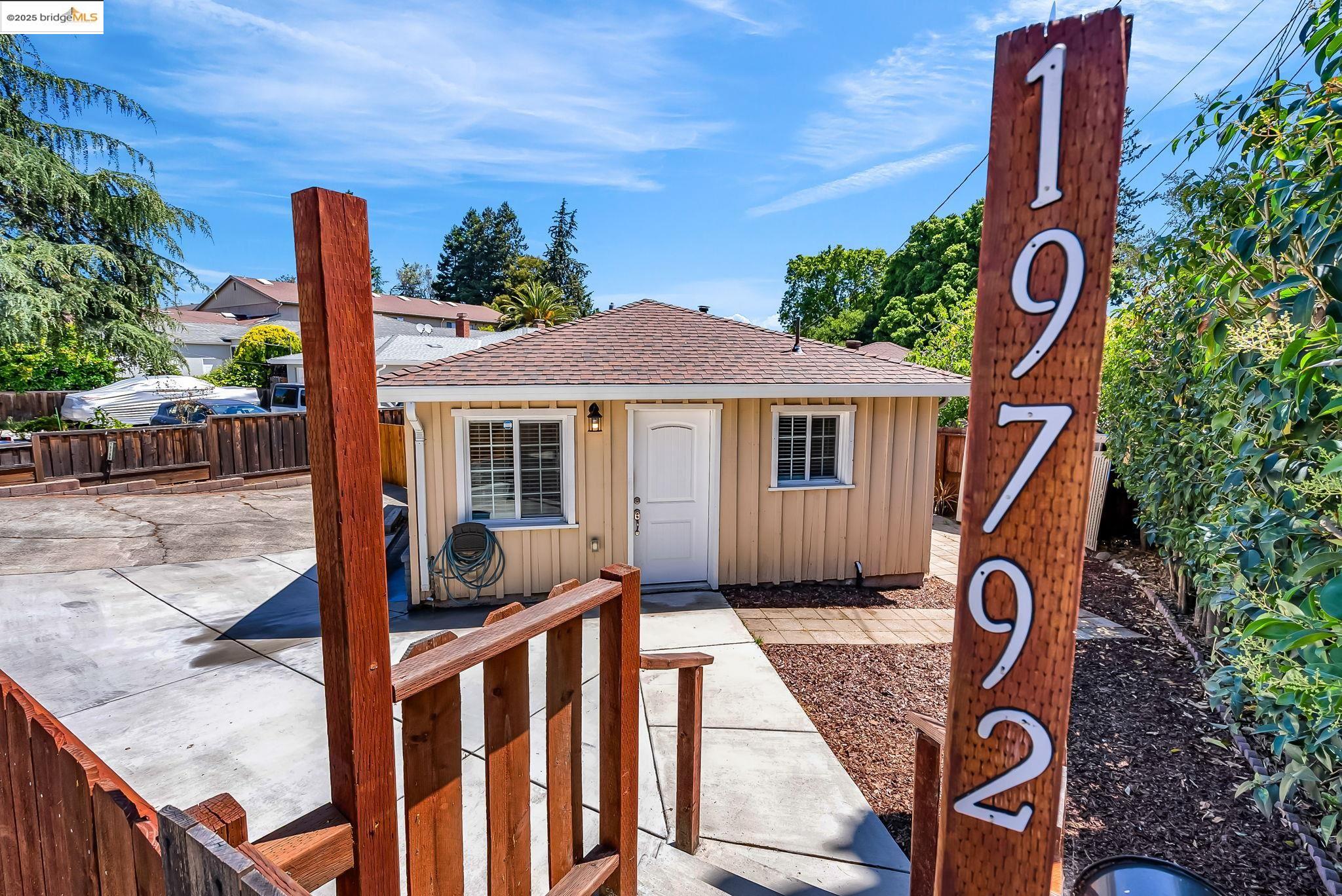 Detail Gallery Image 6 of 59 For 19792 Stanton Ave, Castro Valley,  CA 94546 - 3 Beds | 1/1 Baths