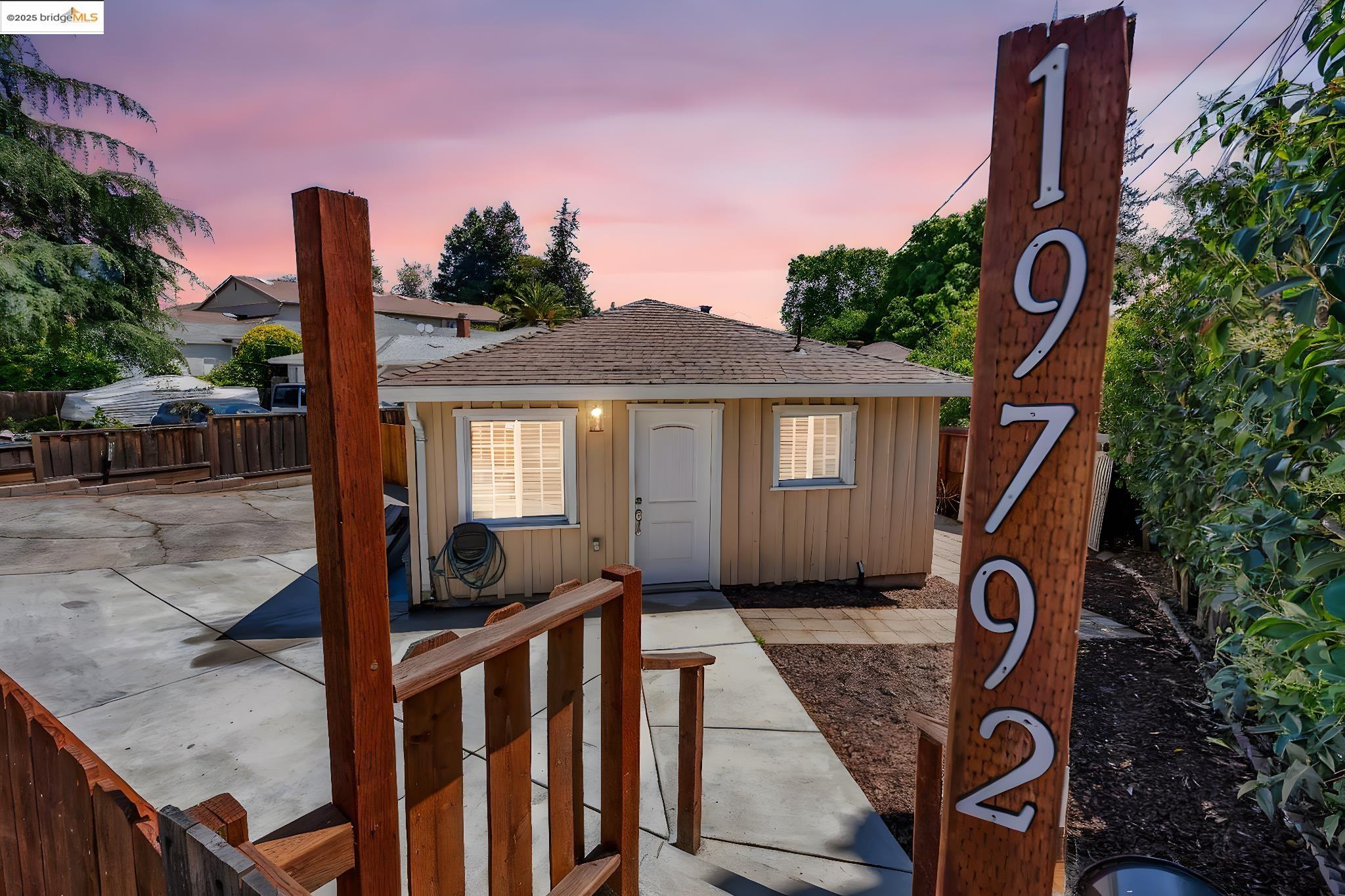 Detail Gallery Image 7 of 59 For 19792 Stanton Ave, Castro Valley,  CA 94546 - 3 Beds | 1/1 Baths