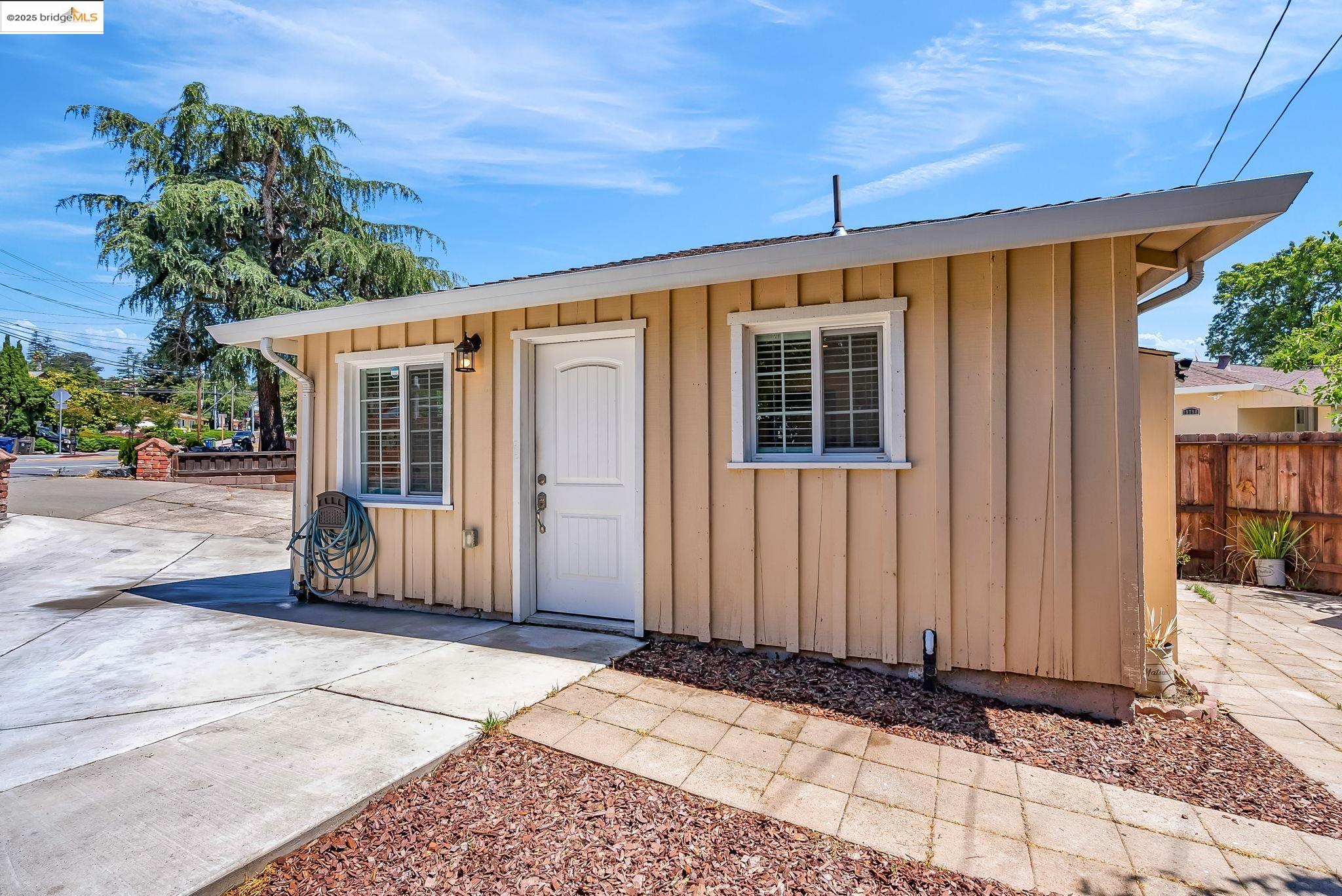 Detail Gallery Image 10 of 59 For 19792 Stanton Ave, Castro Valley,  CA 94546 - 3 Beds | 1/1 Baths