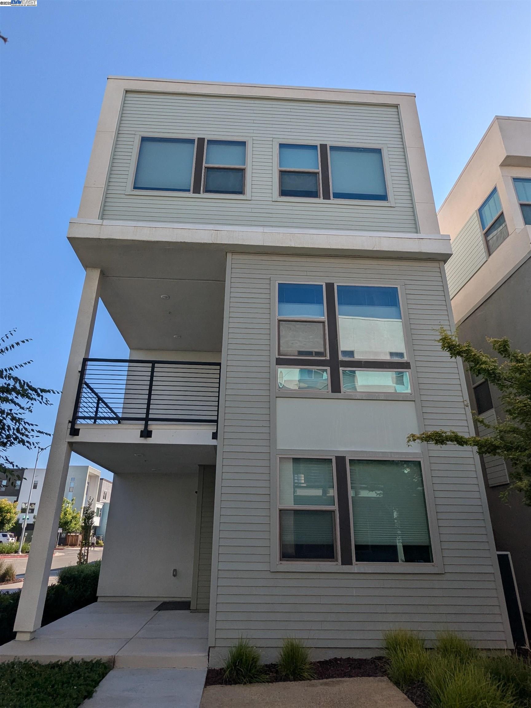 Detail Gallery Image 2 of 43 For 5840 Virtual Ln, San Jose,  CA 95119 - 4 Beds | 3/1 Baths