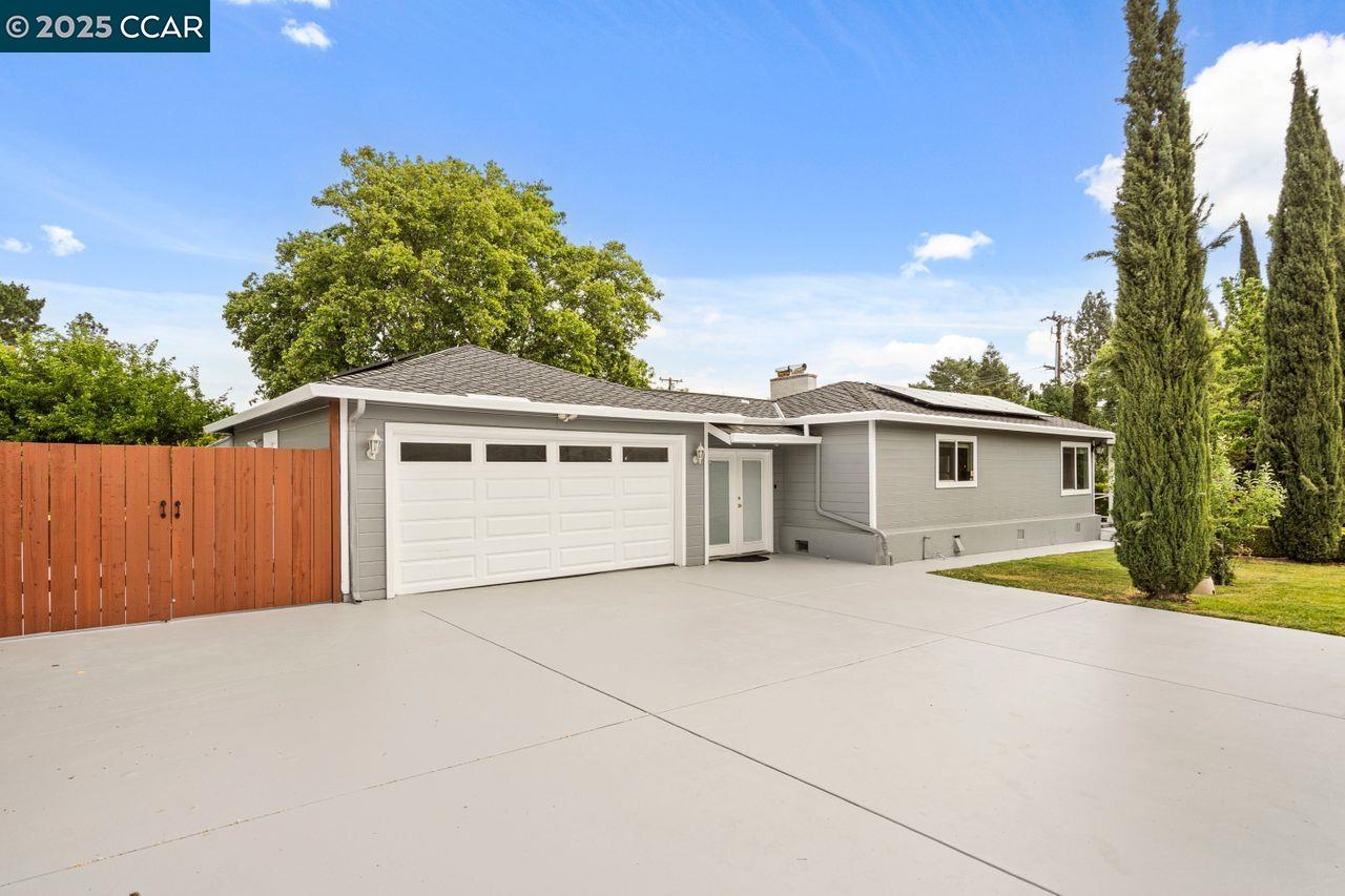 Detail Gallery Image 11 of 48 For 2401 Casa Way, Walnut Creek,  CA 94597 - 4 Beds | 3 Baths