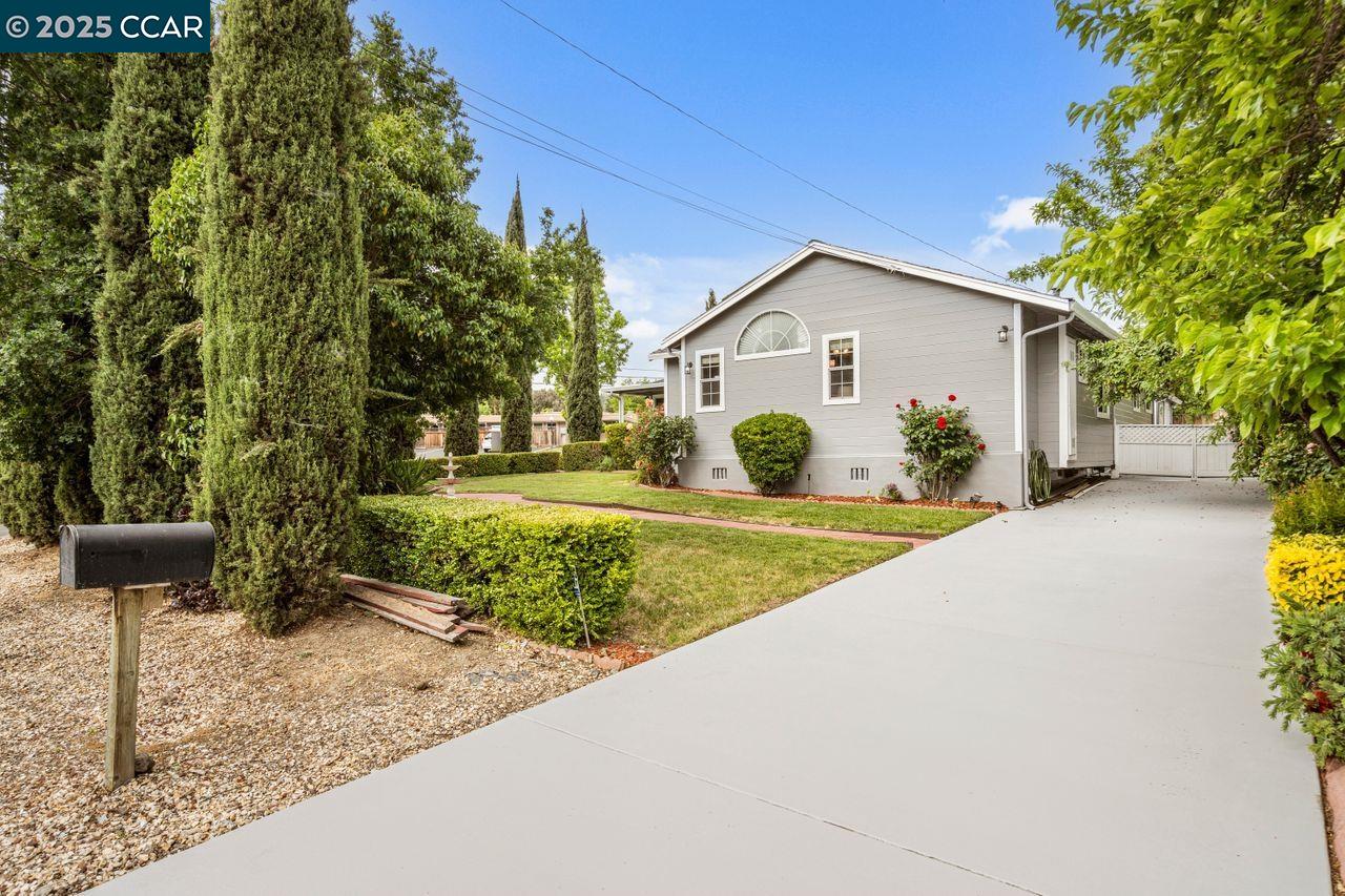 Detail Gallery Image 12 of 48 For 2401 Casa Way, Walnut Creek,  CA 94597 - 4 Beds | 3 Baths