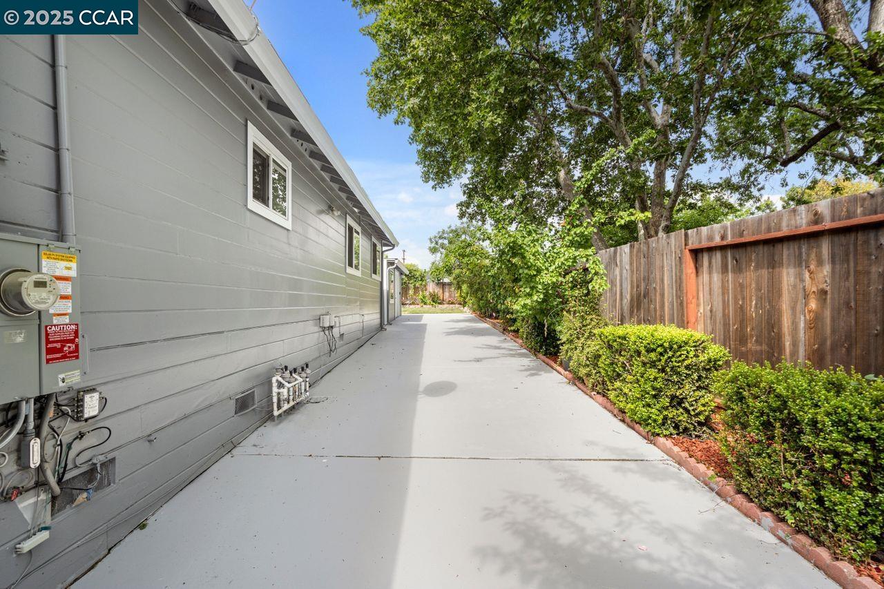 Detail Gallery Image 39 of 48 For 2401 Casa Way, Walnut Creek,  CA 94597 - 4 Beds | 3 Baths