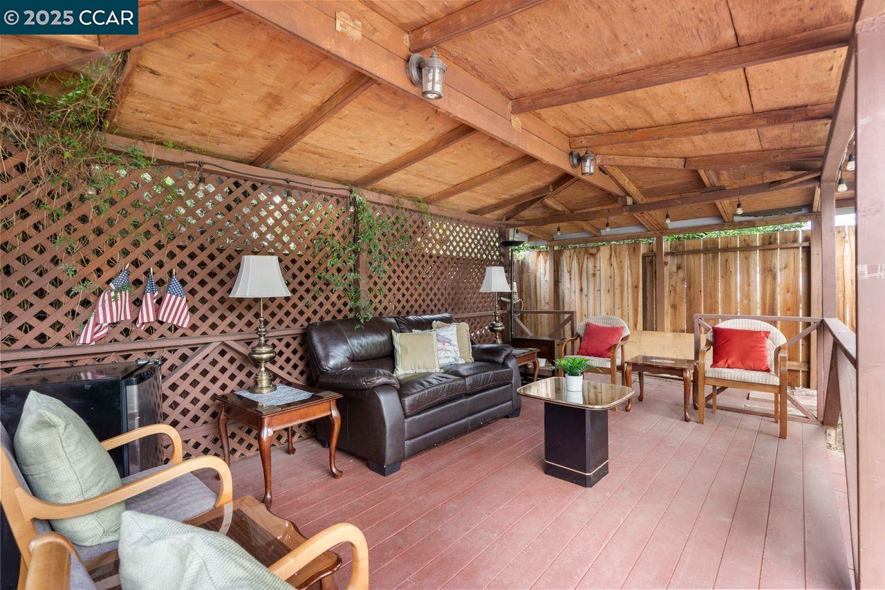 Detail Gallery Image 9 of 48 For 2401 Casa Way, Walnut Creek,  CA 94597 - 4 Beds | 3 Baths