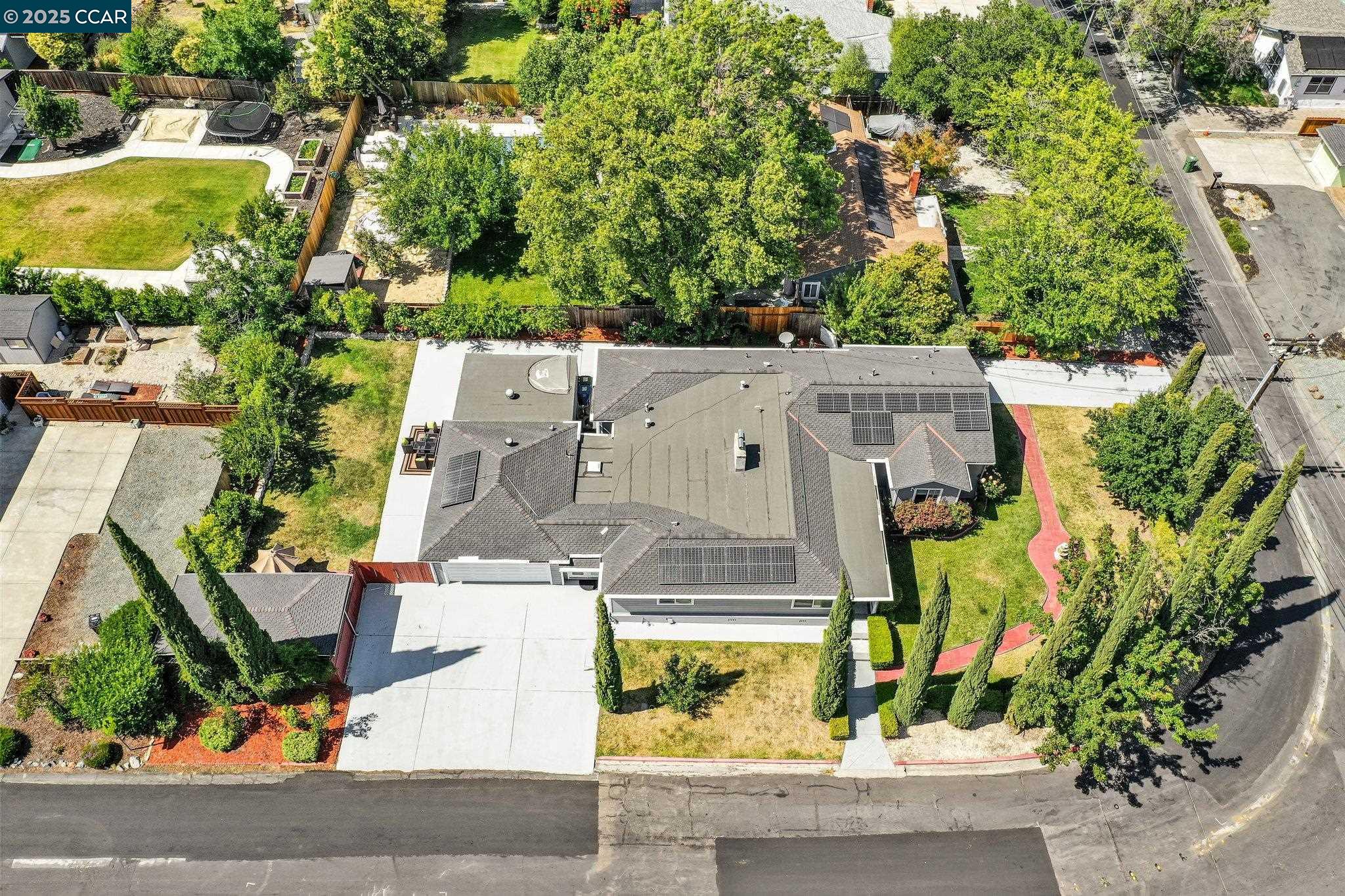 Detail Gallery Image 10 of 48 For 2401 Casa Way, Walnut Creek,  CA 94597 - 4 Beds | 3 Baths