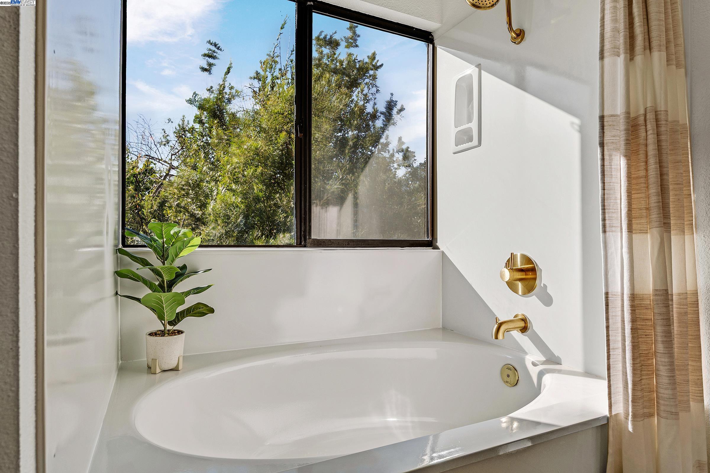 Detail Gallery Image 18 of 29 For 4674 Kimberley Cmn, Livermore,  CA 94550 - 3 Beds | 2/1 Baths