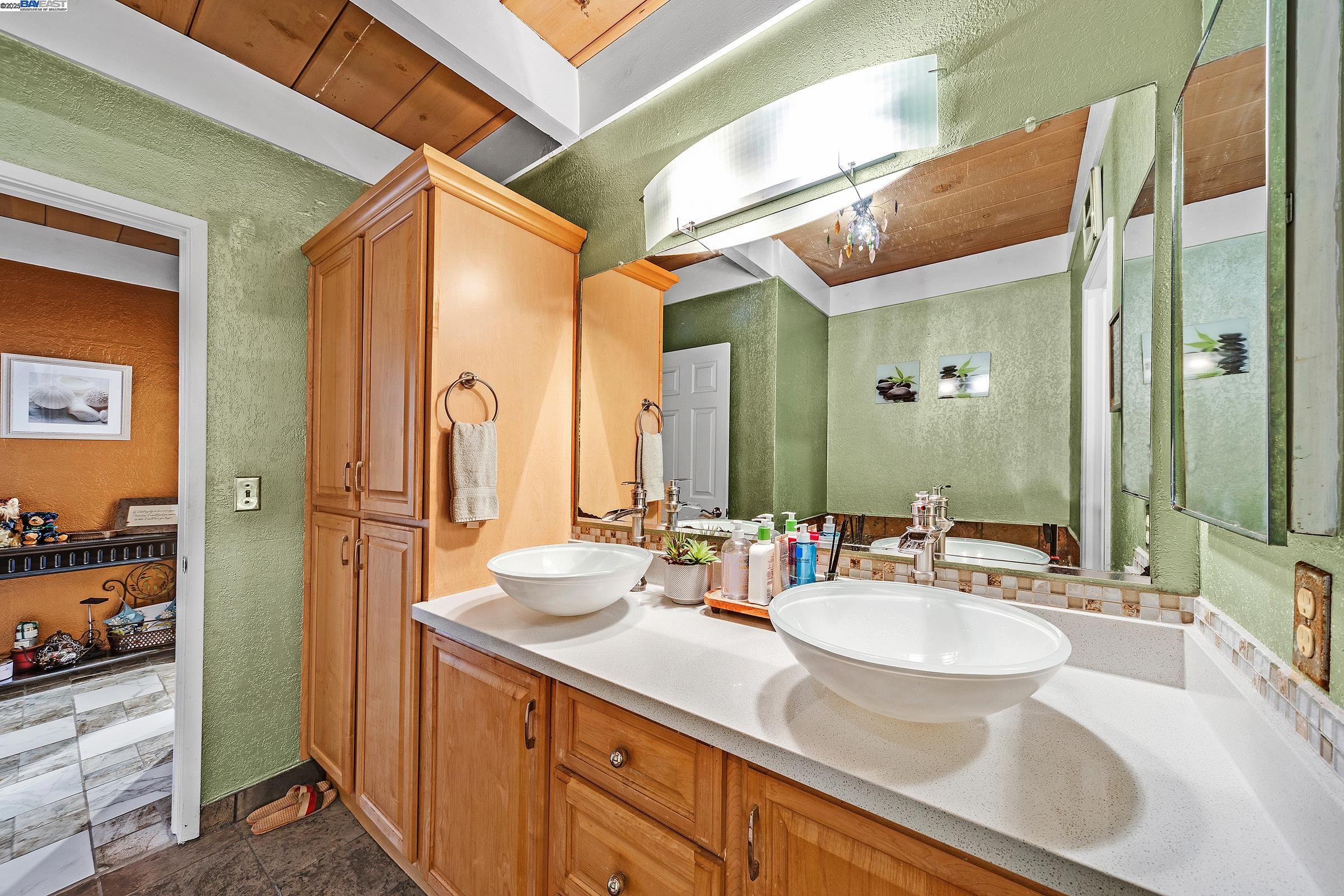 Photo #15: 41103792 Listing: Photo #15