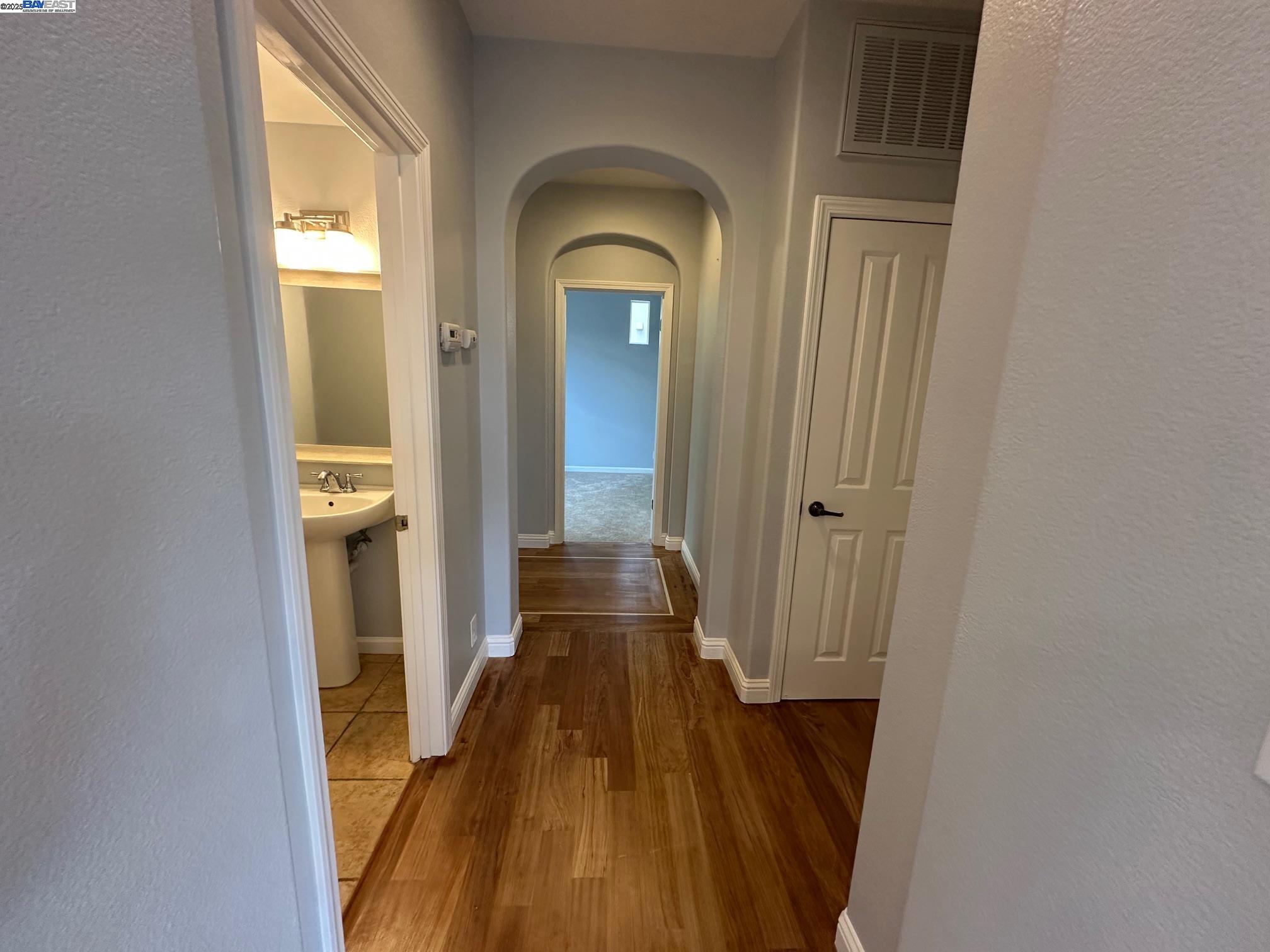 Detail Gallery Image 5 of 25 For 9808 Belladonna Dr, San Ramon,  CA 94582 - 3 Beds | 2/1 Baths