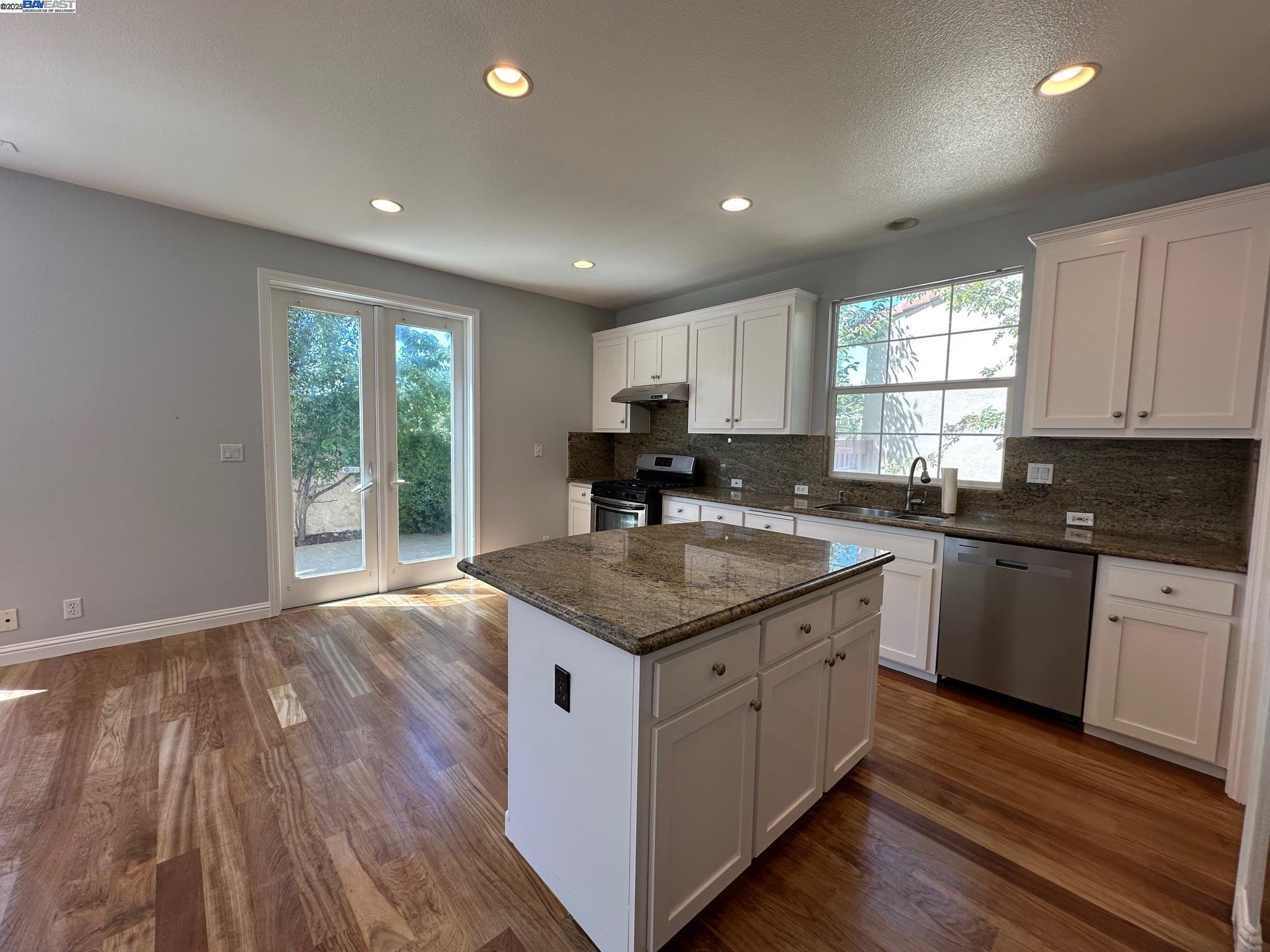 Detail Gallery Image 9 of 25 For 9808 Belladonna Dr, San Ramon,  CA 94582 - 3 Beds | 2/1 Baths