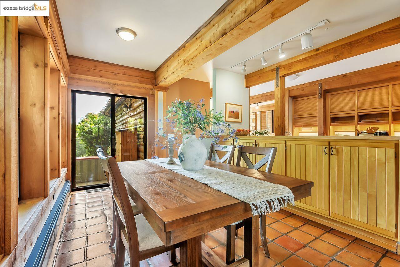 Detail Gallery Image 18 of 47 For 5950 Grizzly Peak Blvd, Oakland,  CA 94611 - 4 Beds | 3/1 Baths